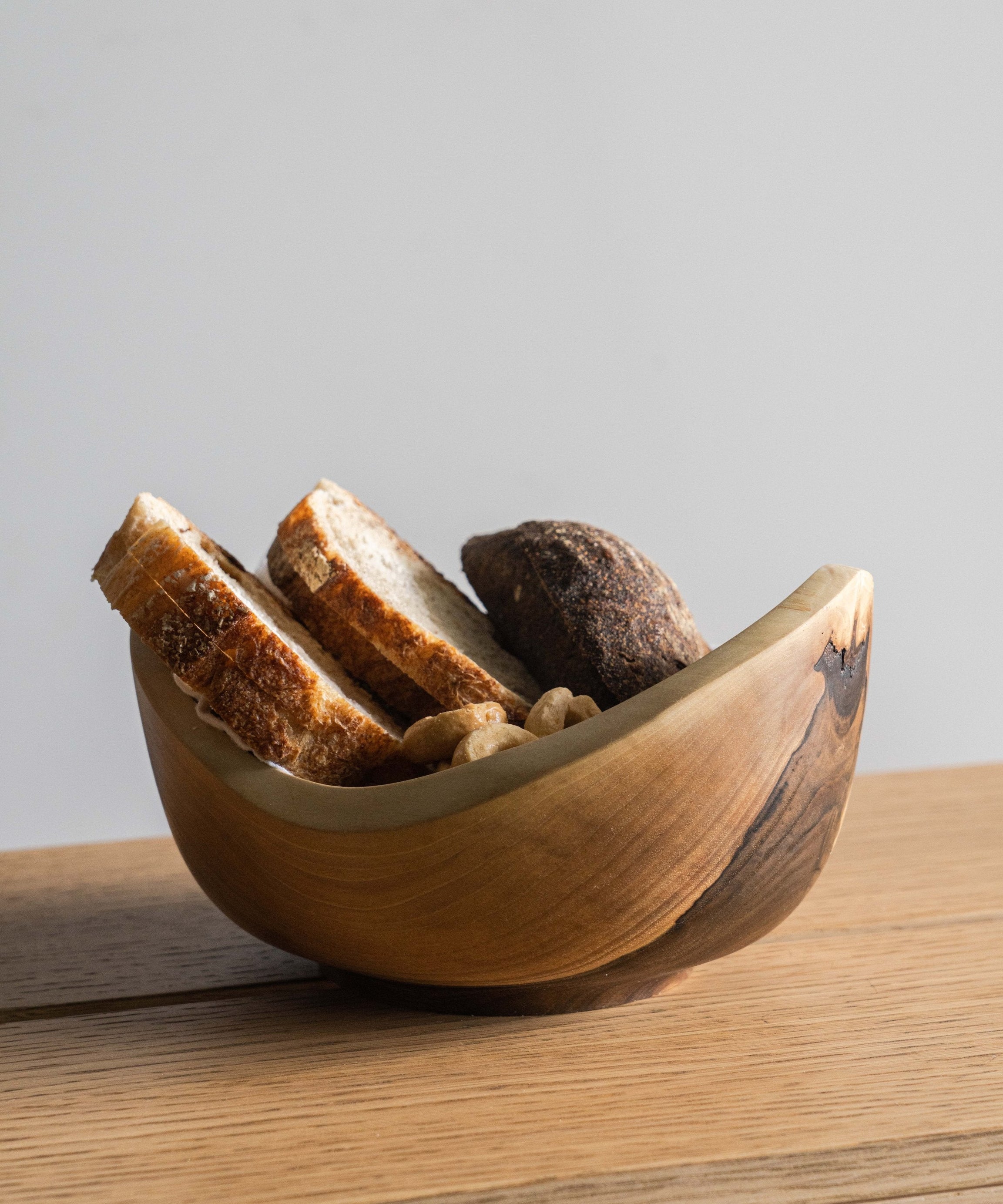 Handgeschnitzte kleine Holzschale