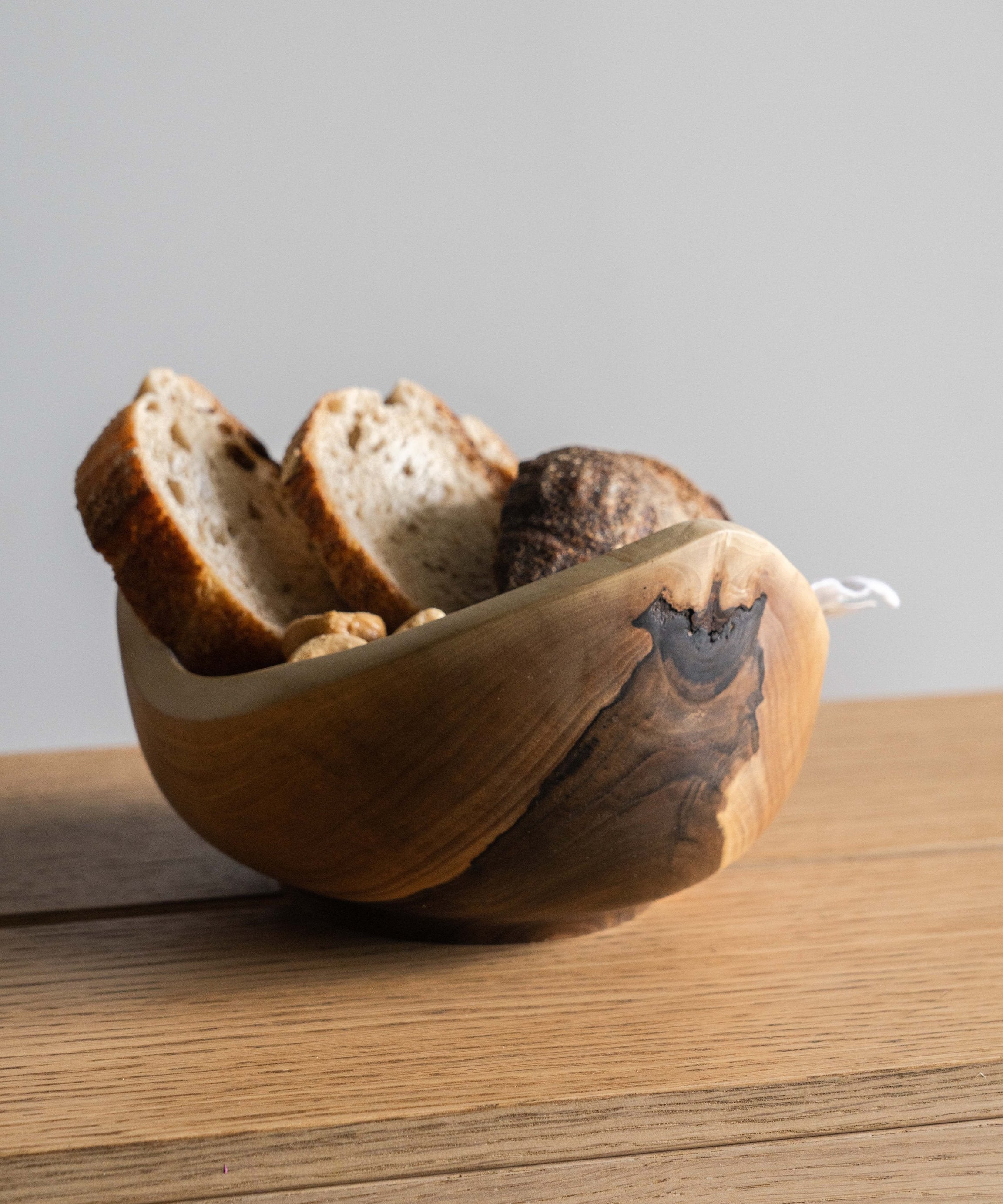 Handgeschnitzte kleine Holzschale