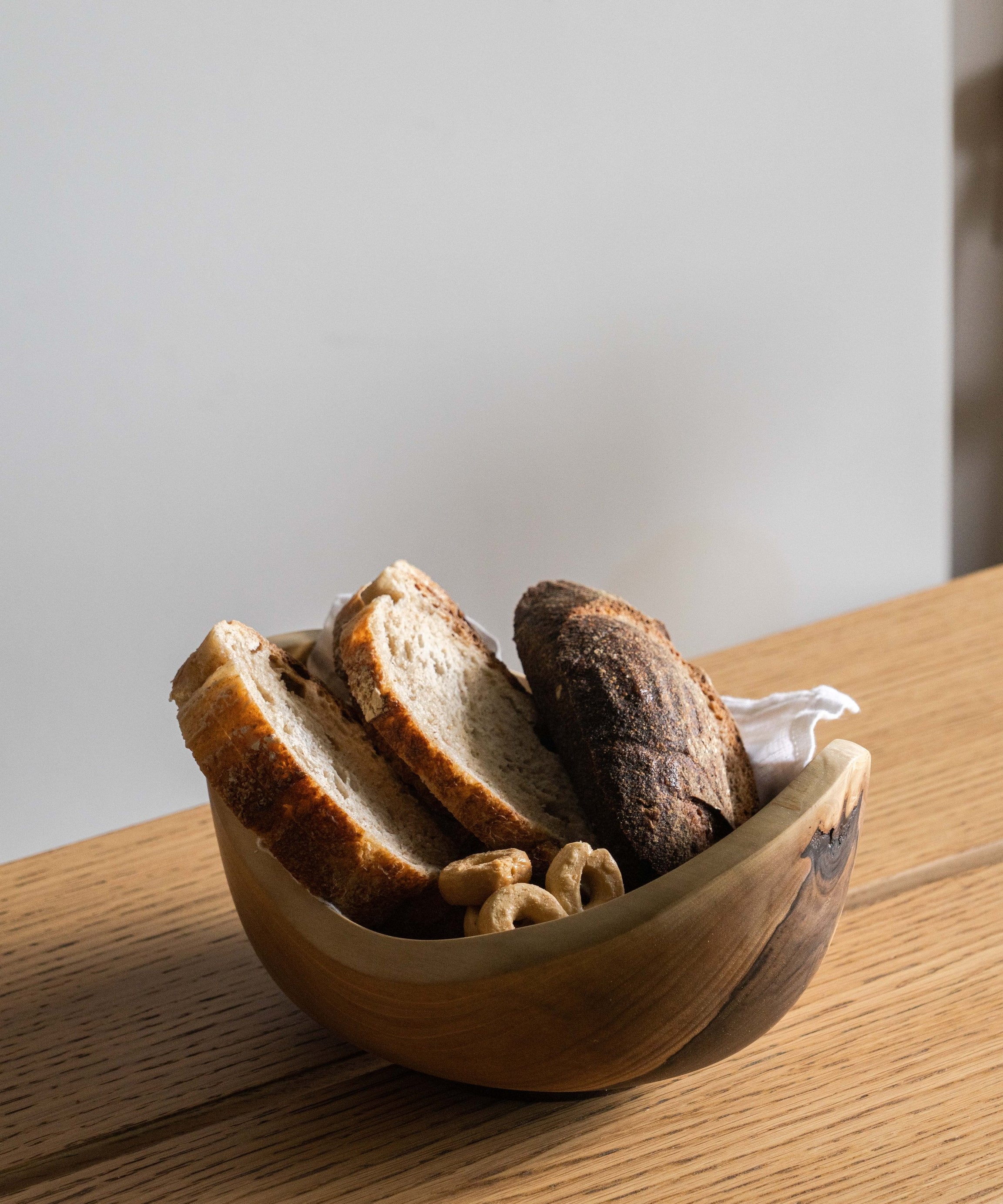 Handgeschnitzte kleine Holzschale