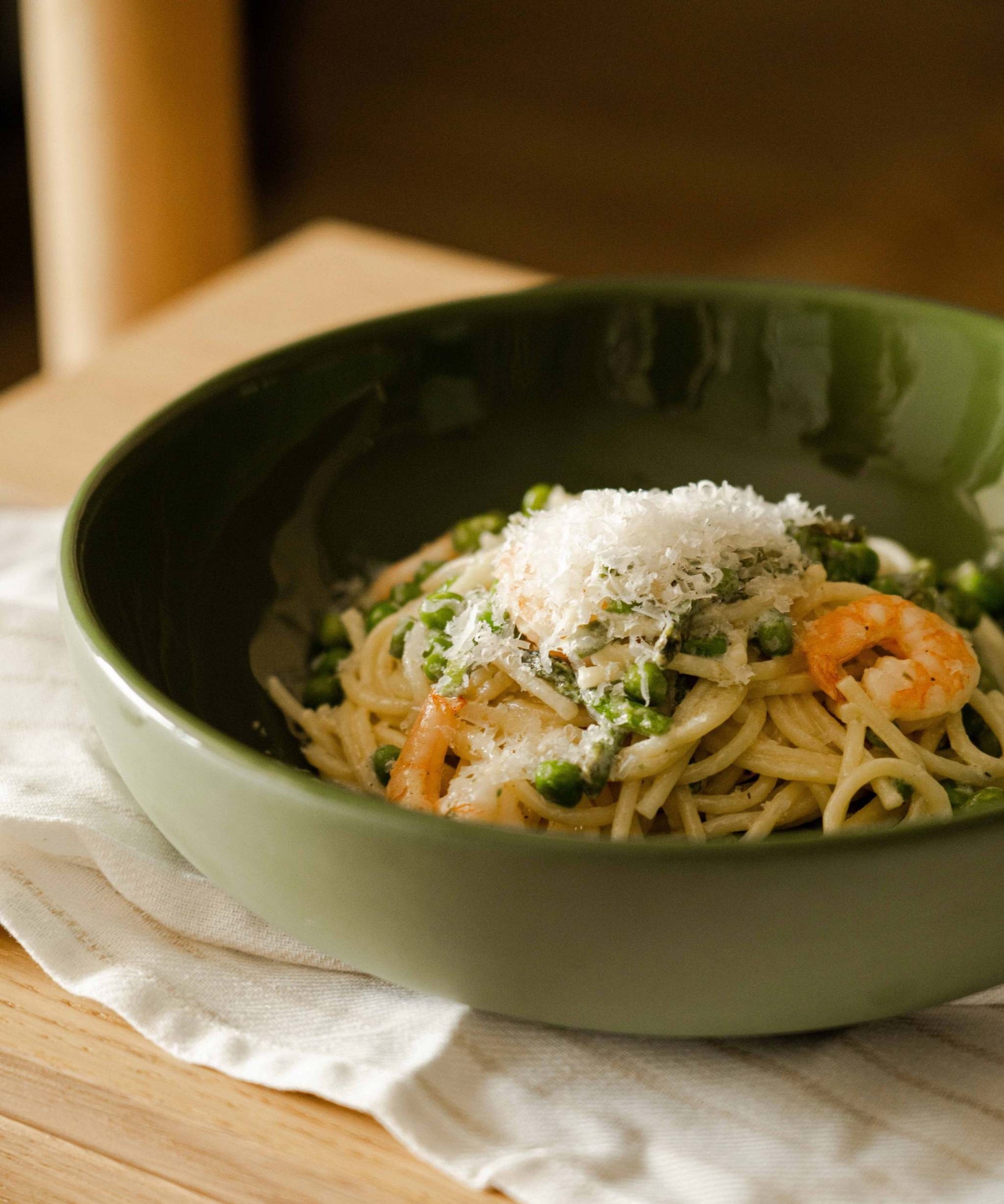 Handgemachte Porzellan-Pastaschale. Grün