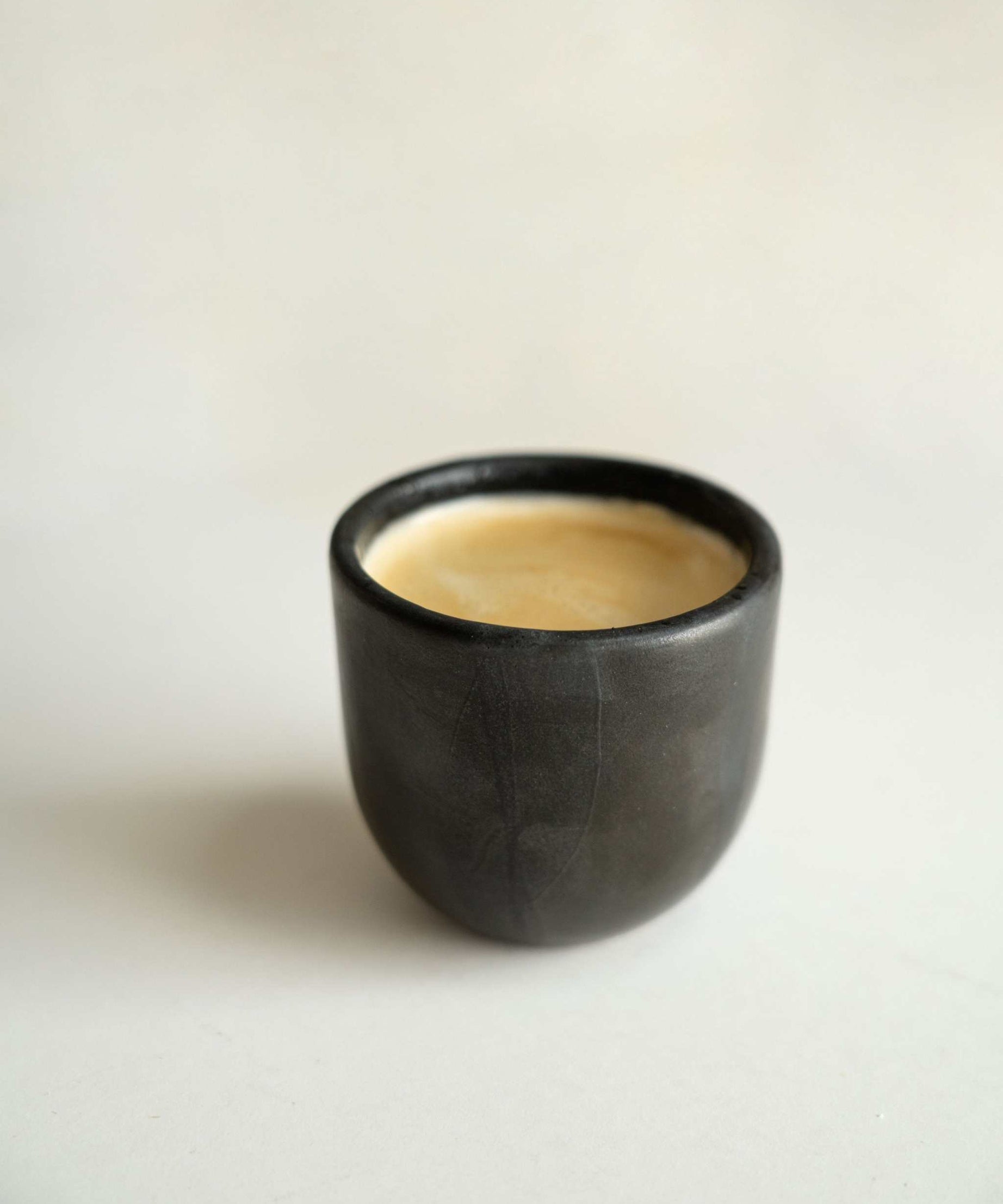 Espresso-Tasse Schwarz - Handgemachte Espressotasse aus Steingut