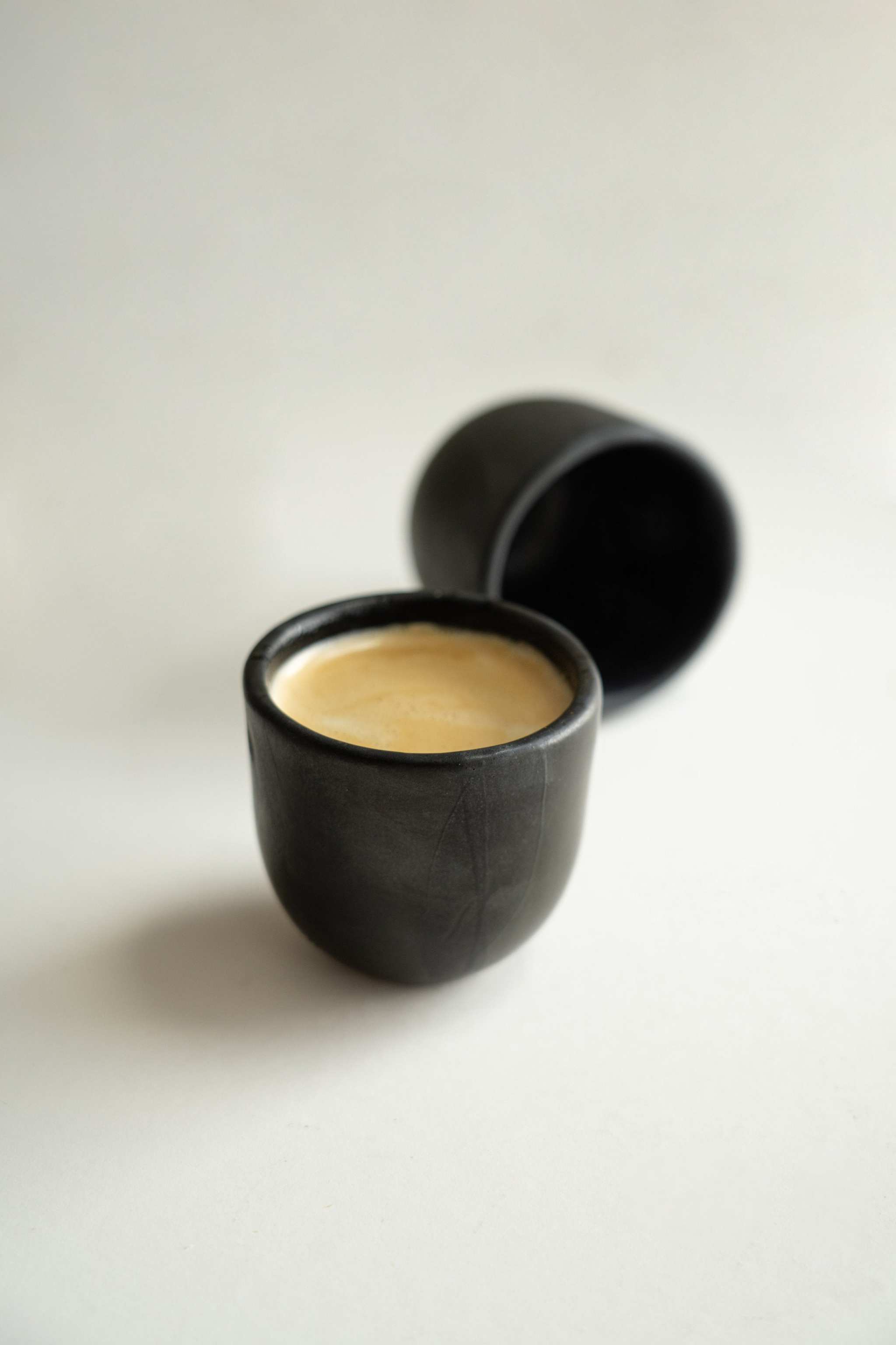 Espresso-Tasse Schwarz - Handgemachte Espressotasse aus Steingut