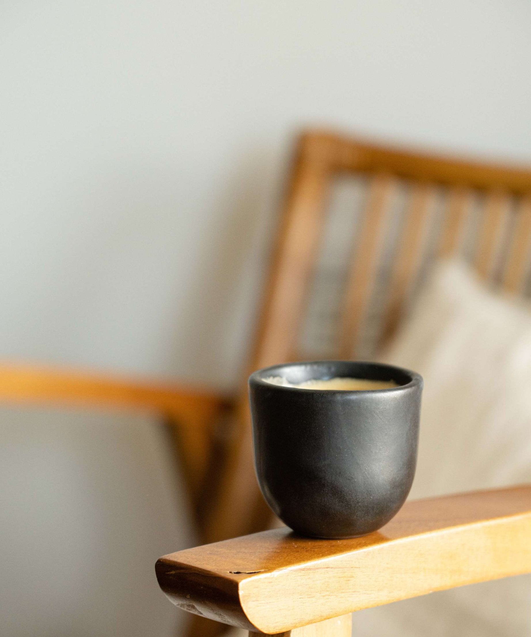 Espresso-Tasse Schwarz - Handgemachte Espressotasse aus Steingut
