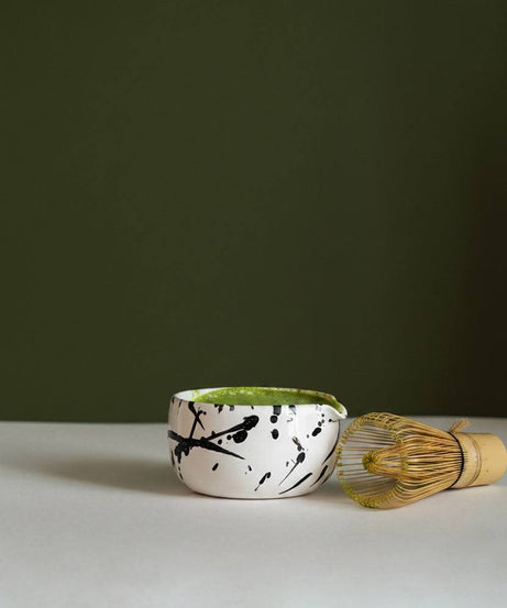 Handgemachte Matcha-Schale – gesprenkeltes oder gestricheltes Muster