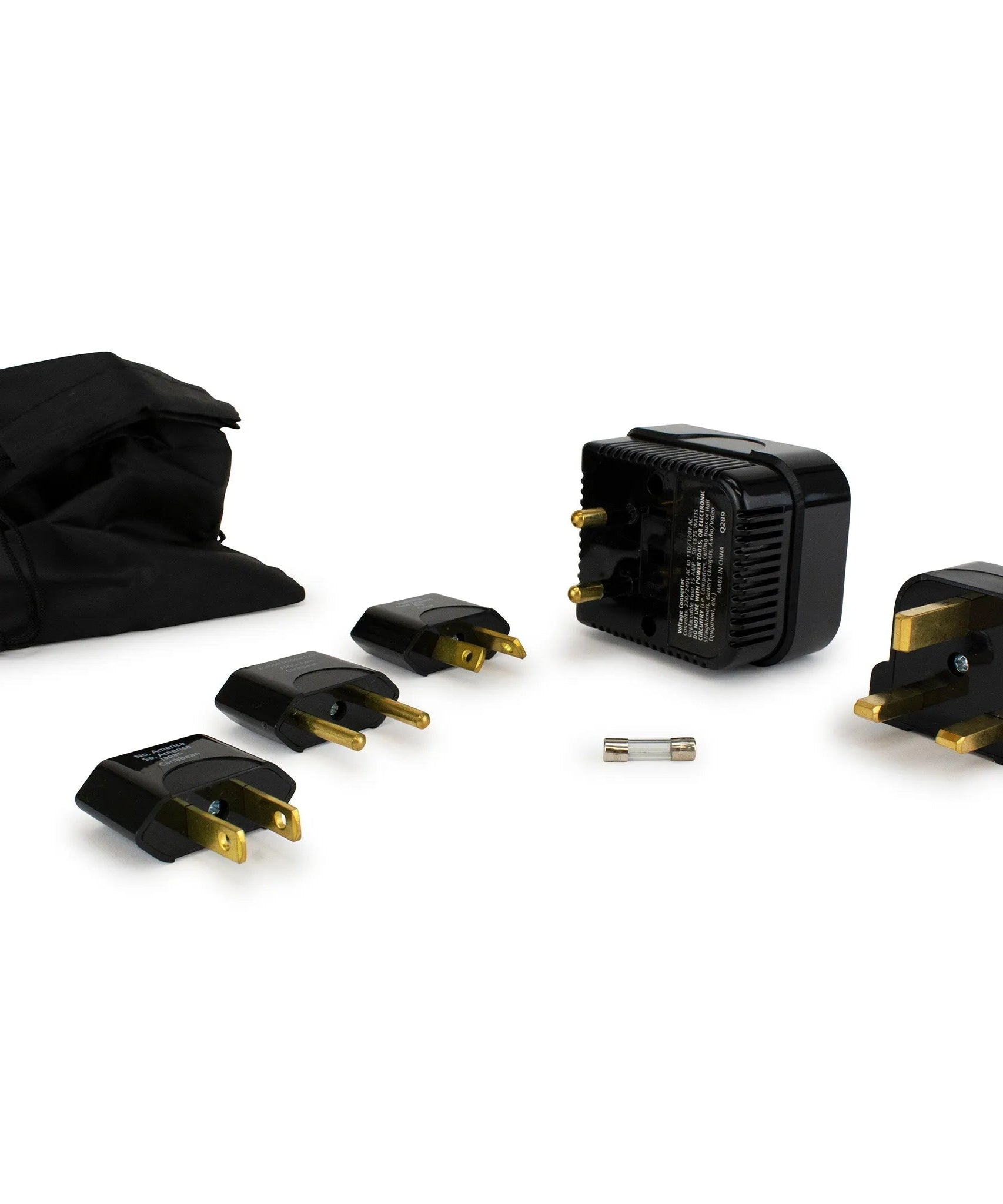 Reise-Abwärtsspannungswandler- und Adapter-Kit mit Beutel
