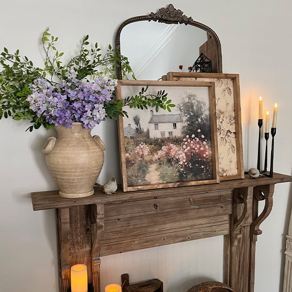 Gealterte Terrakotta-Vase mit Griffen