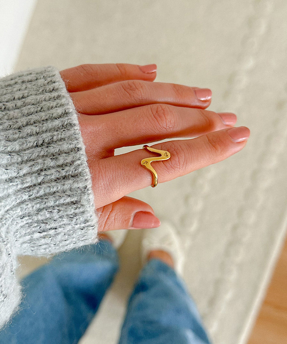 Wavy Heart Ring