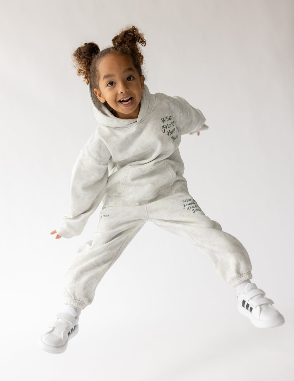 What a Friend in Jesus Camo Kinder Hoodie