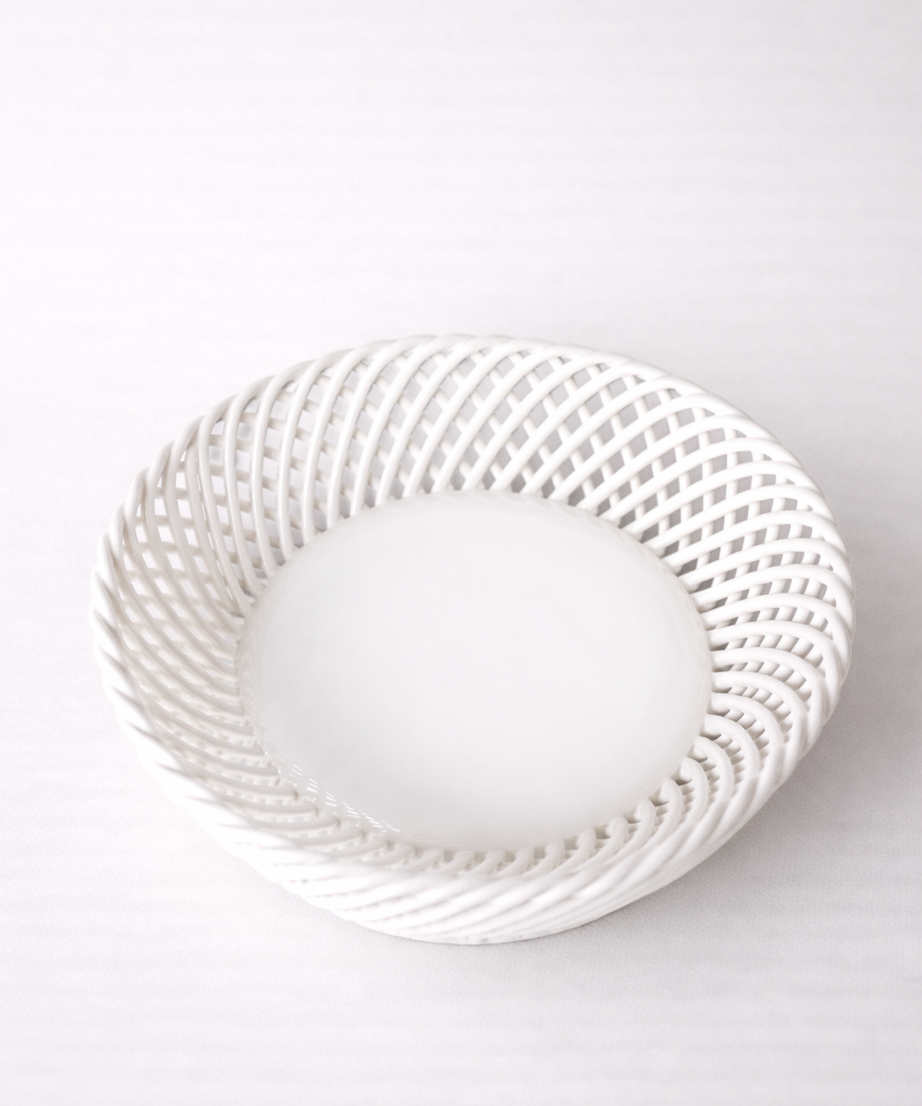 Keramik runder, handgewebter Korb – Weiß, Beige & Rosa glasierte Keramik