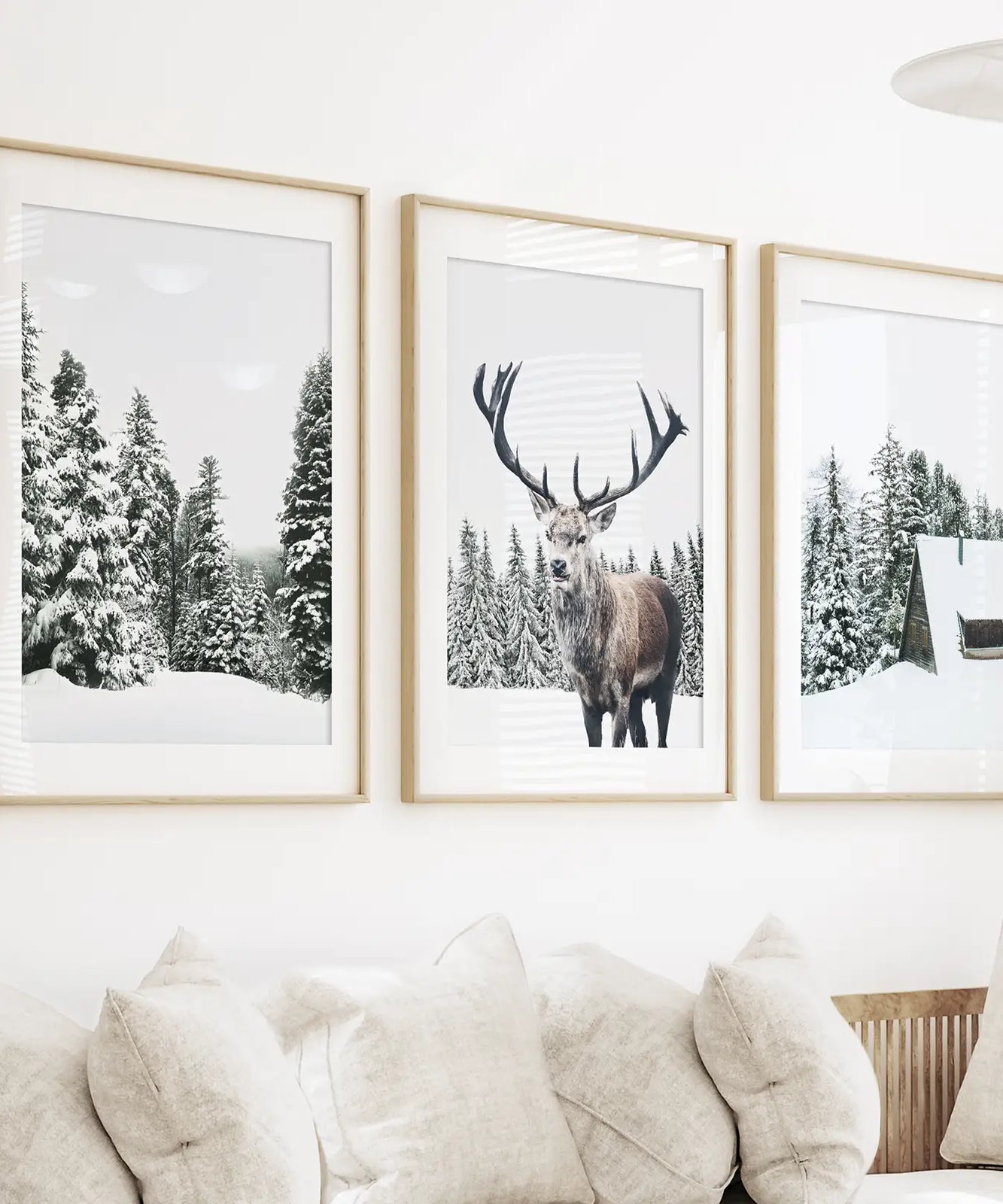 3-teilige Weihnachtswandkunst. Wald, Blockhütte, Rentier