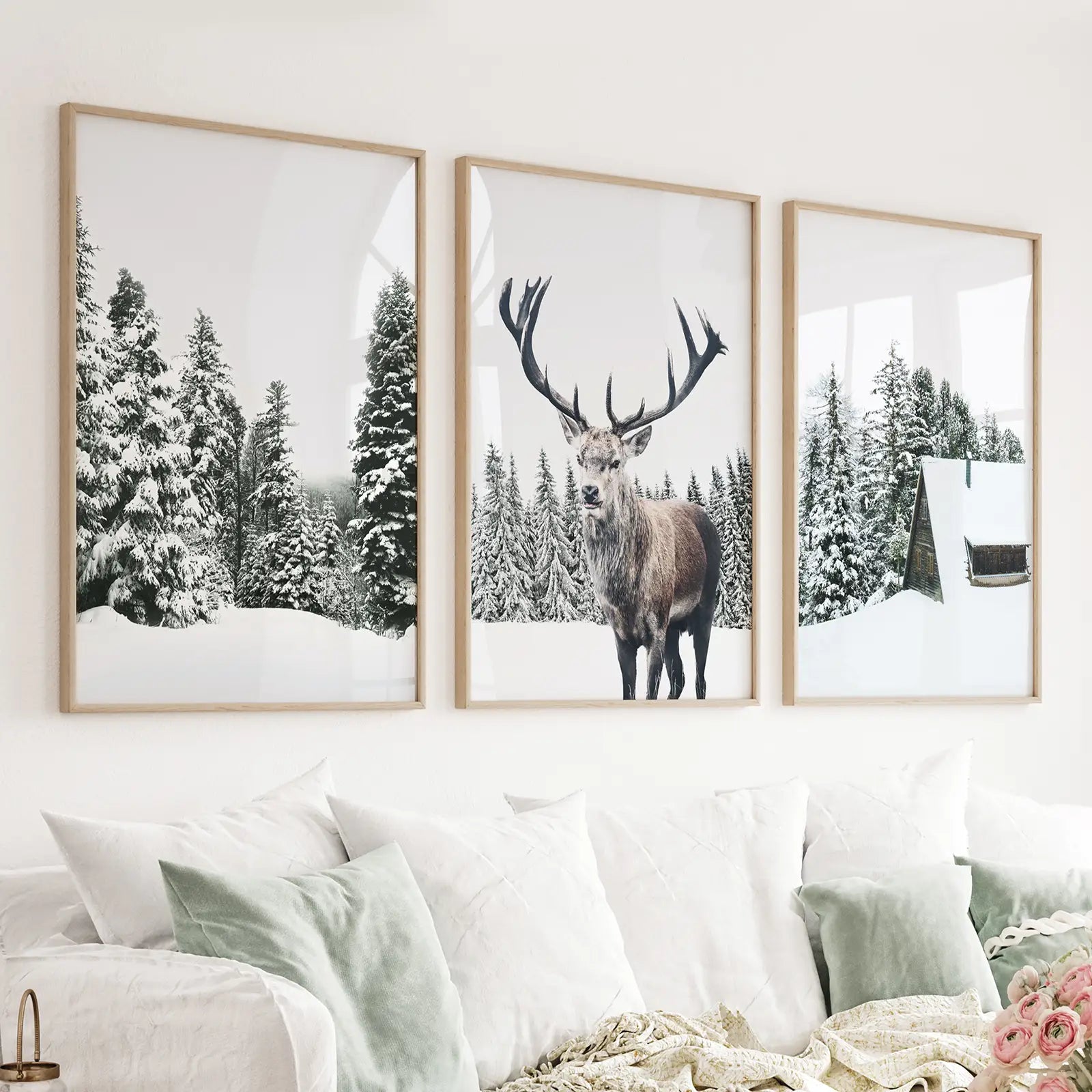 3-teilige Weihnachtswandkunst. Wald, Blockhütte, Rentier