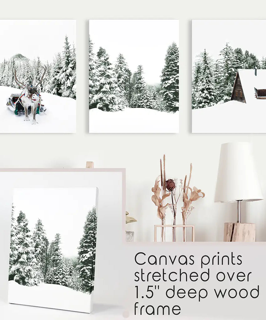 Winterliche Schneelandschaft-Triptychon. Rentier, Blockhütte, Kiefernbaum