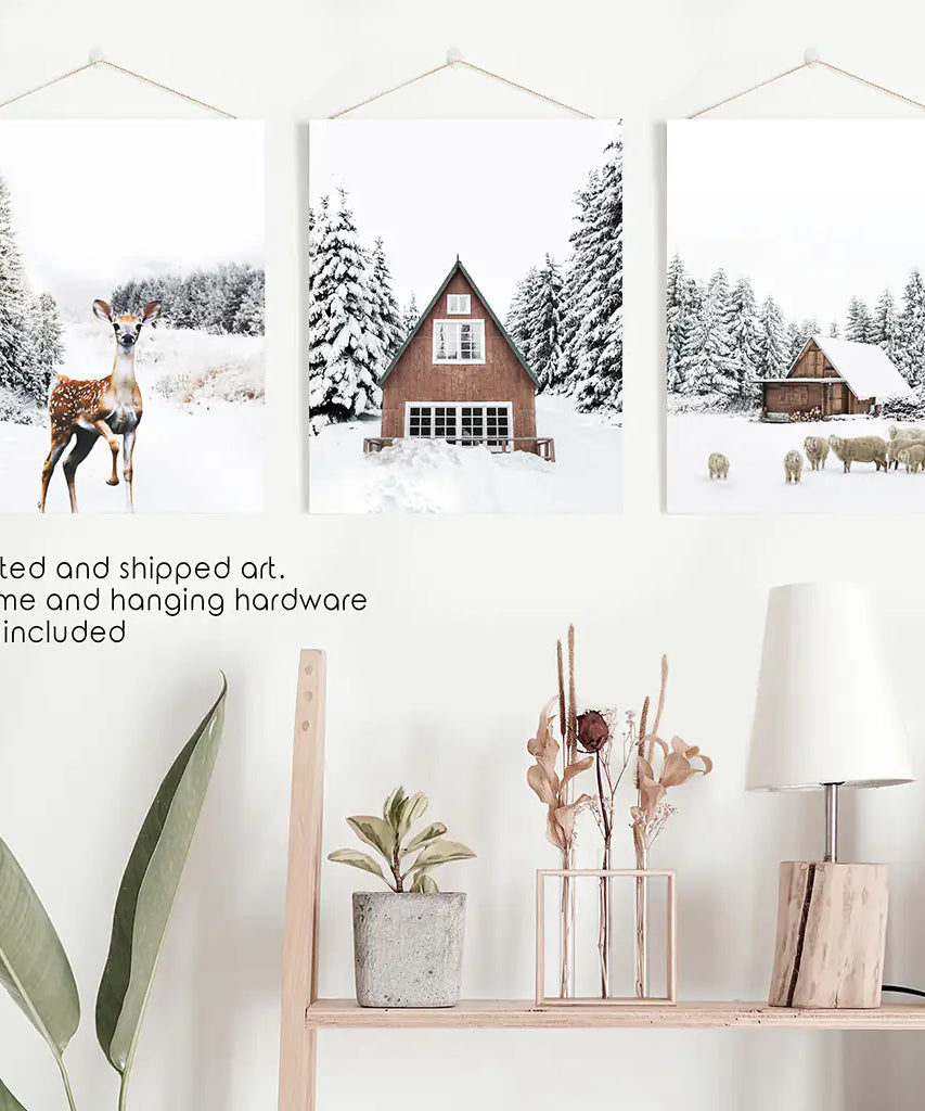 Rustikales Winter-Set aus 3 Wandkunstdrucken. Tiere, Blockhütte
