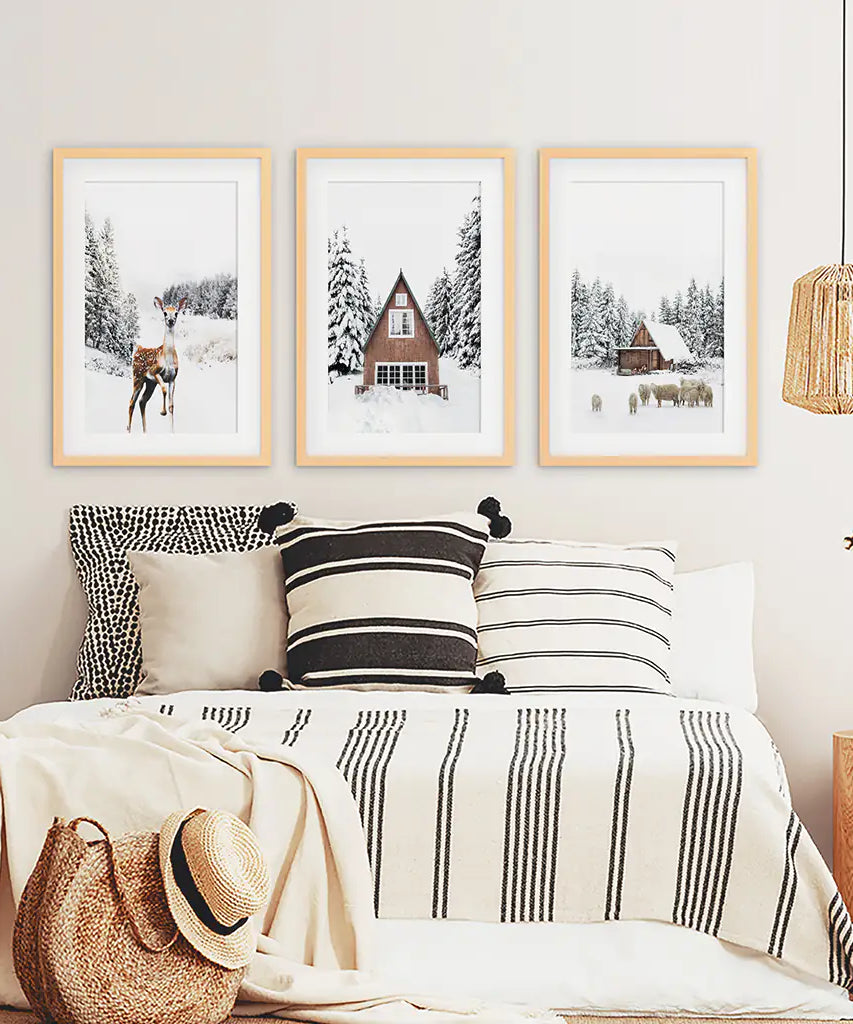 Rustikales Winter-Set aus 3 Wandkunstdrucken. Tiere, Blockhütte