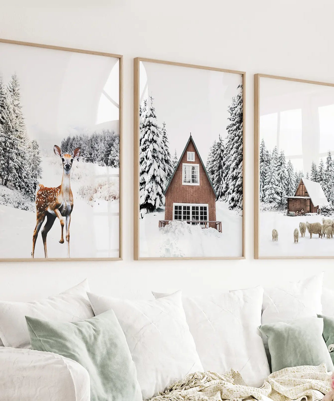 Rustikales Winter-Set aus 3 Wandkunstdrucken. Tiere, Blockhütte