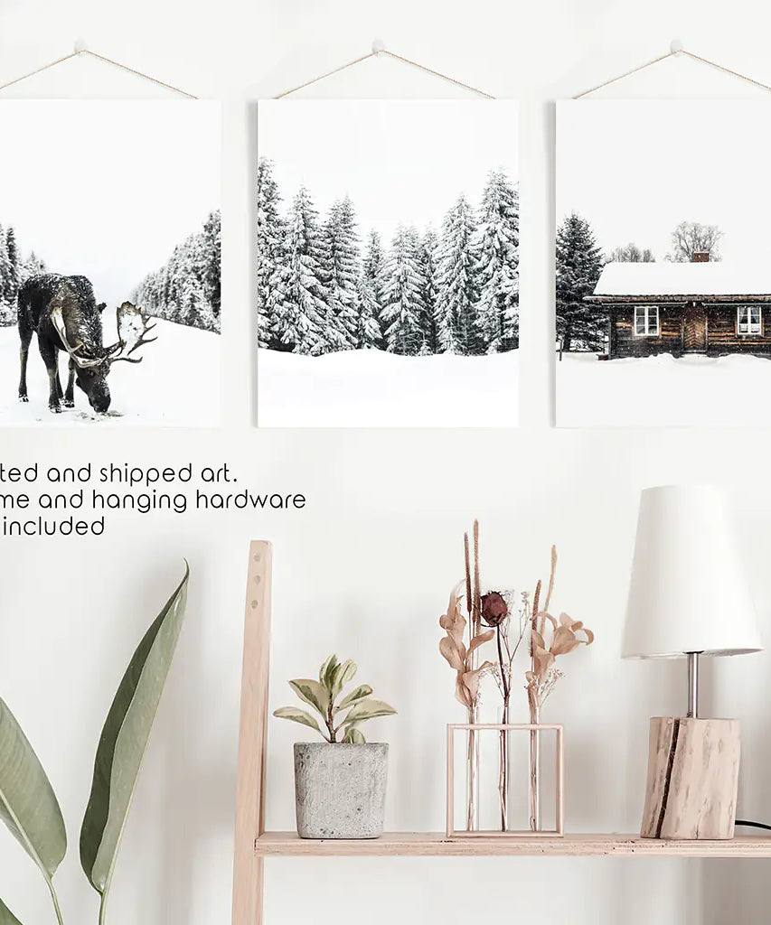 Winterliches Triptychon mit Elch, Blockhütte und Wald