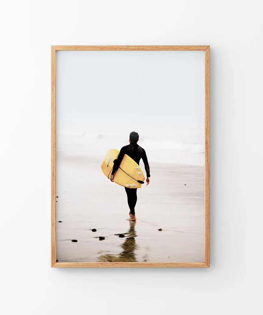 Gelbes Surfbrett Poster. Druck im Küstenlebensstil-Design