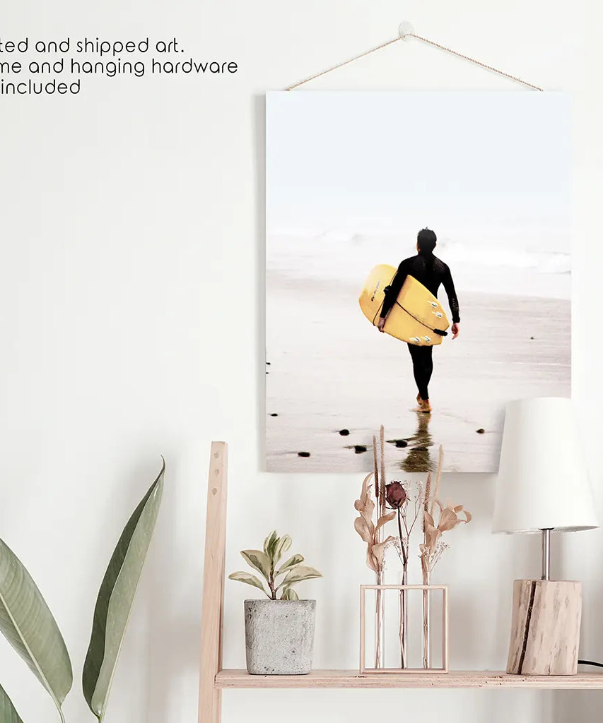 Gelbes Surfbrett Poster. Druck im Küstenlebensstil-Design