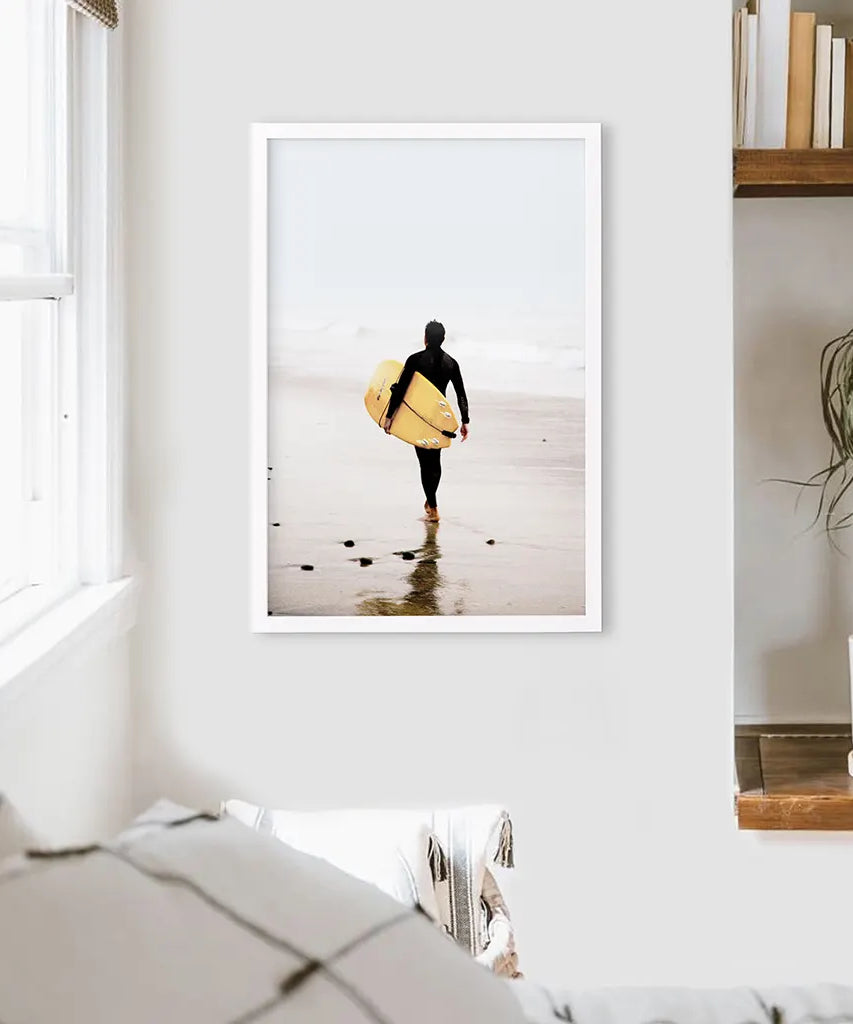 Gelbes Surfbrett Poster. Druck im Küstenlebensstil-Design