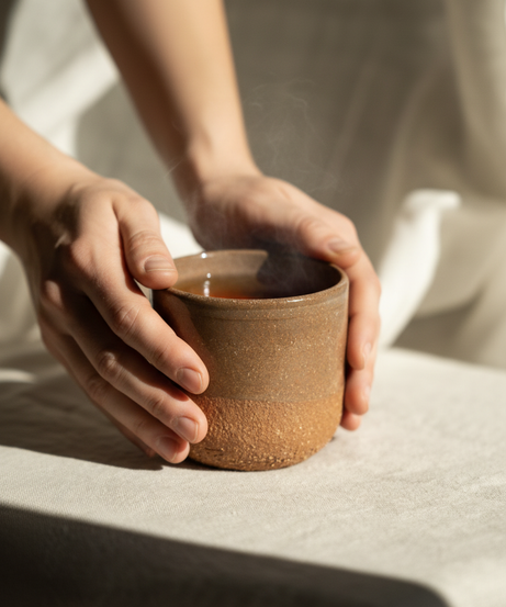 Handgemachte Keramik-Kaffeetasse – Rustikale, rosarote Steingut-Tasse