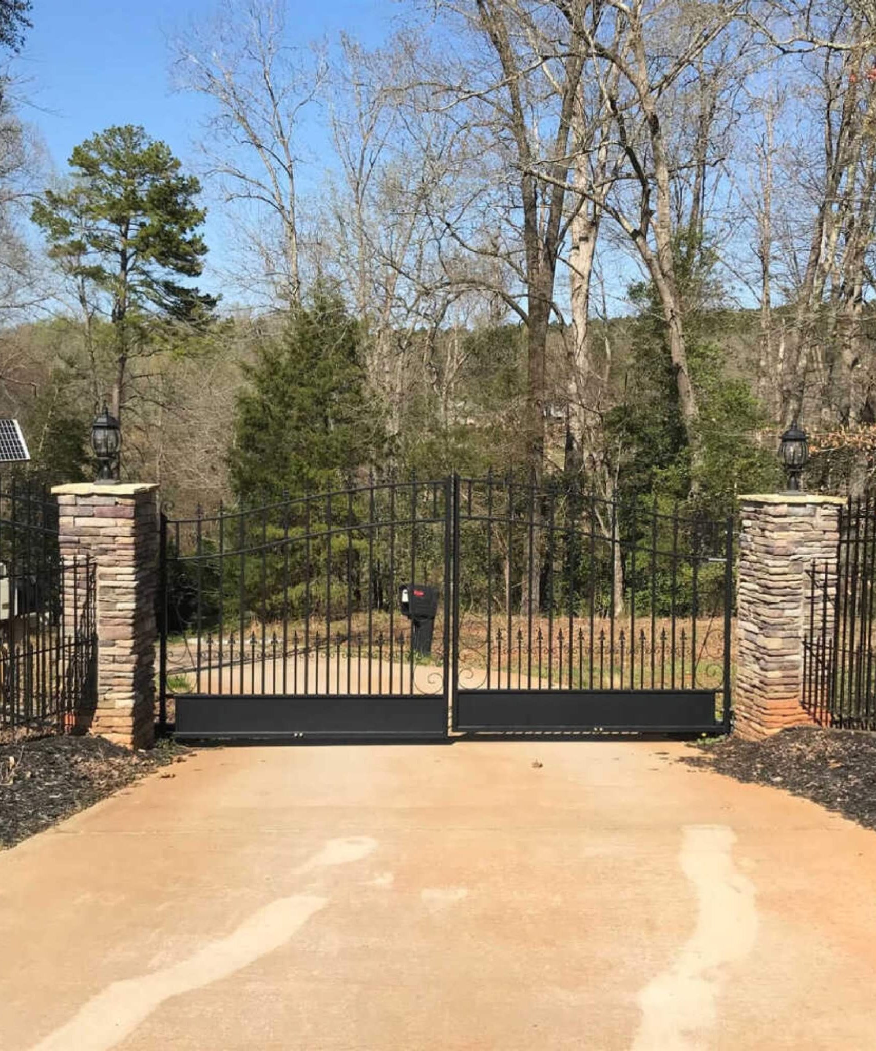 [12-18FT] Heavy-Duty Venice-Style Steel Dual-Swing Driveway Gate (SAK68025)