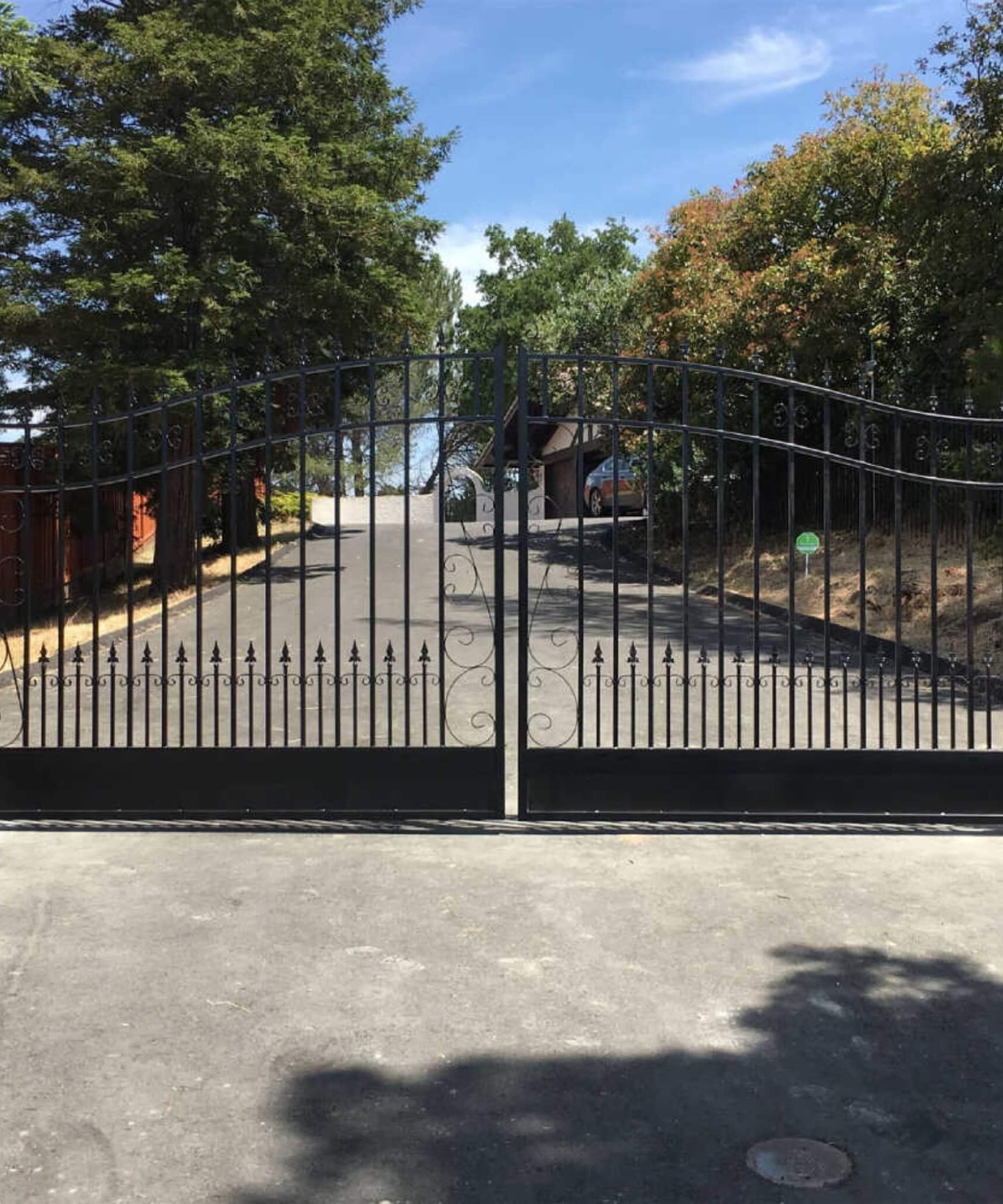 [12-18FT] Heavy-Duty Venice-Style Steel Dual-Swing Driveway Gate (SAK68025)