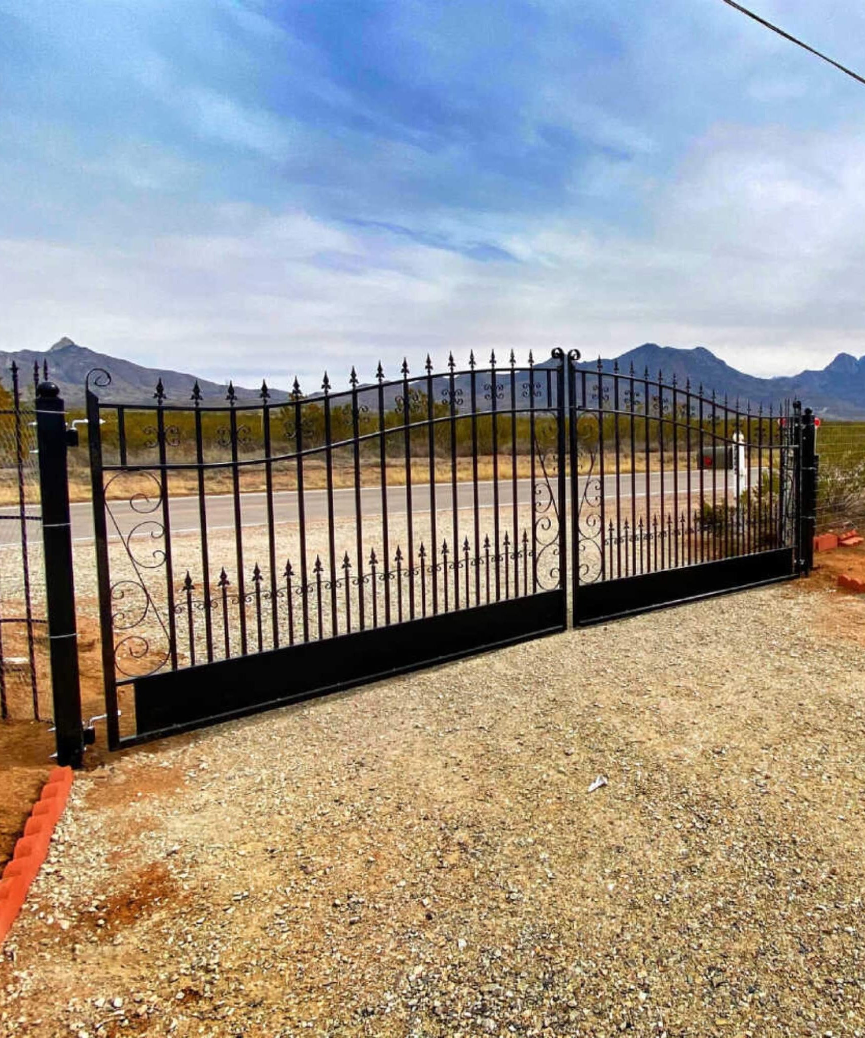 [12-18FT] Heavy-Duty Venice-Style Steel Dual-Swing Driveway Gate (SAK68025)