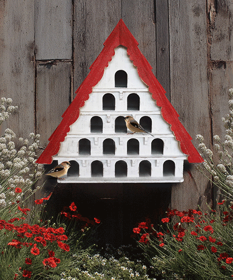 Rotbedachtes, mehrstöckiges, funktionales Vogelhaus
