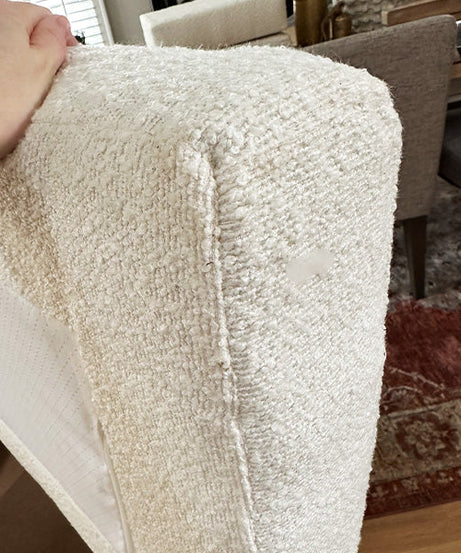 56 Zoll Moderne Bouclé-Akzentbank mit runden Kissen