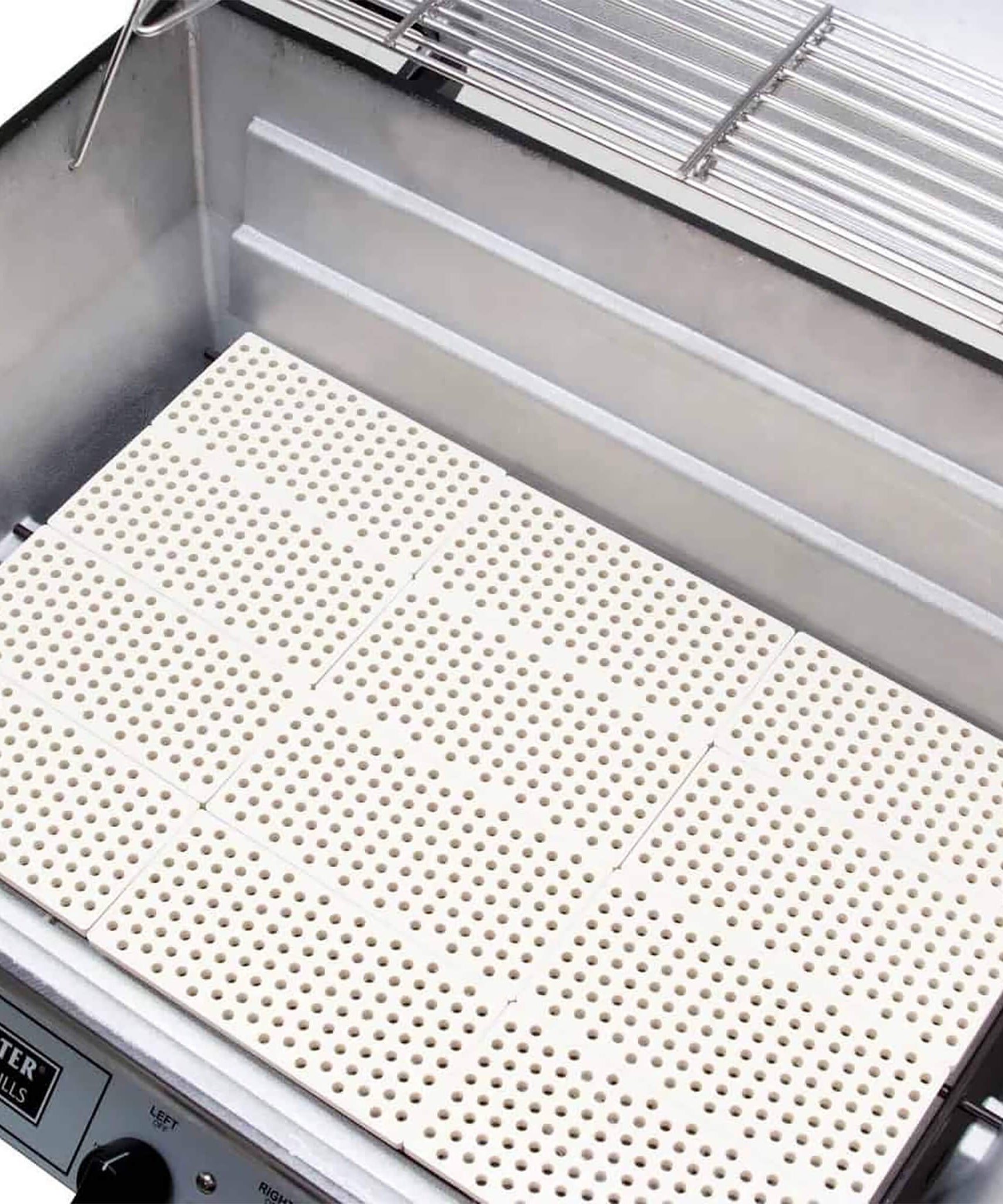 Broilmaster P3X Super Premium Cast Aluminum Gas Grill With Flare Busters, Griddle And Smoker Shutter (SAK98194)