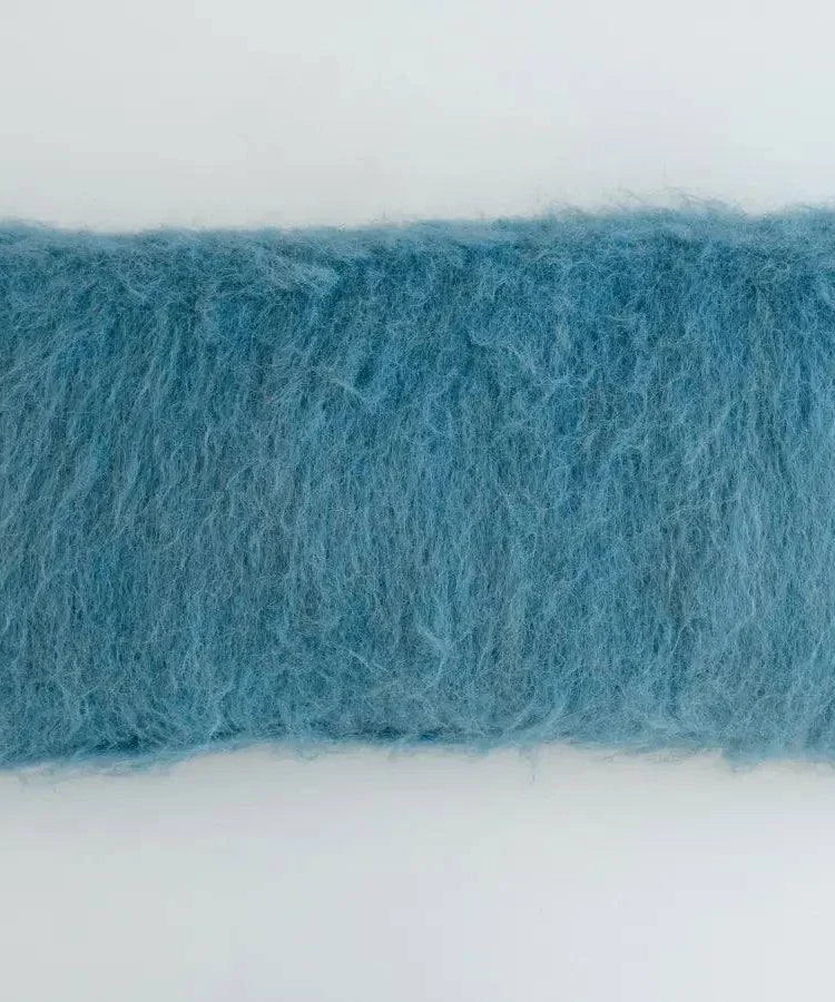 Himmelblaues handgewebtes Wollkissen – Gebürstete Textur