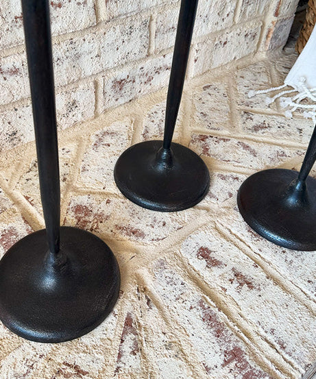 Große, ausgestellte Kerzenhalter aus schwarzem Eisen, 3er-Set