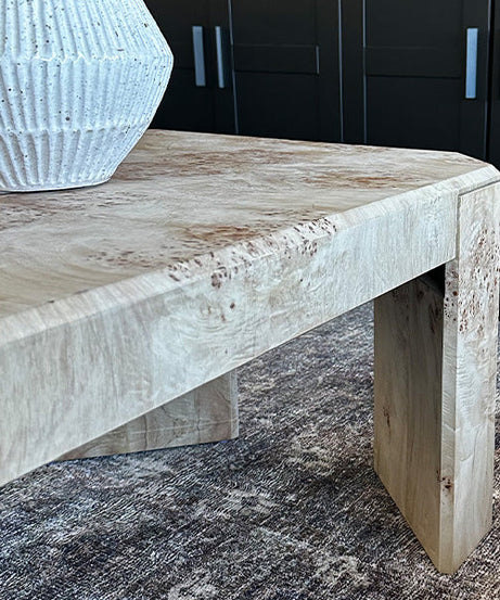 Couchtisch aus Maserholz vom Kunsthandwerker