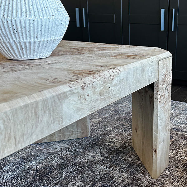 Couchtisch aus Maserholz vom Kunsthandwerker