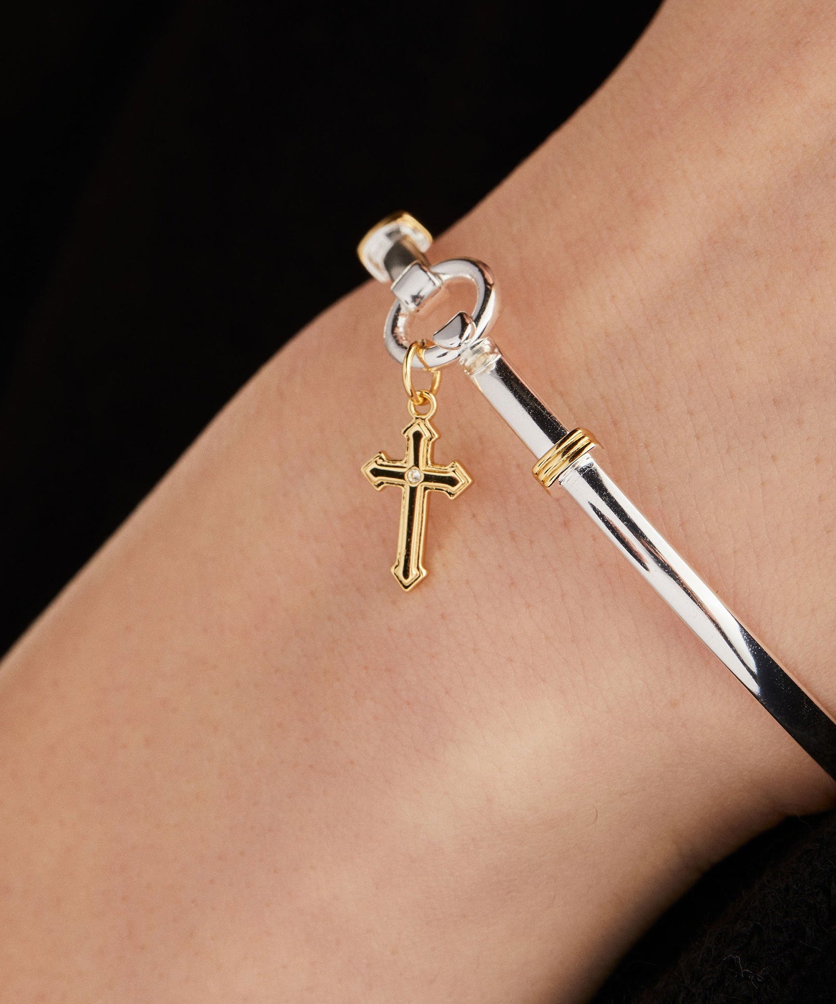 Cross Clip Bangle