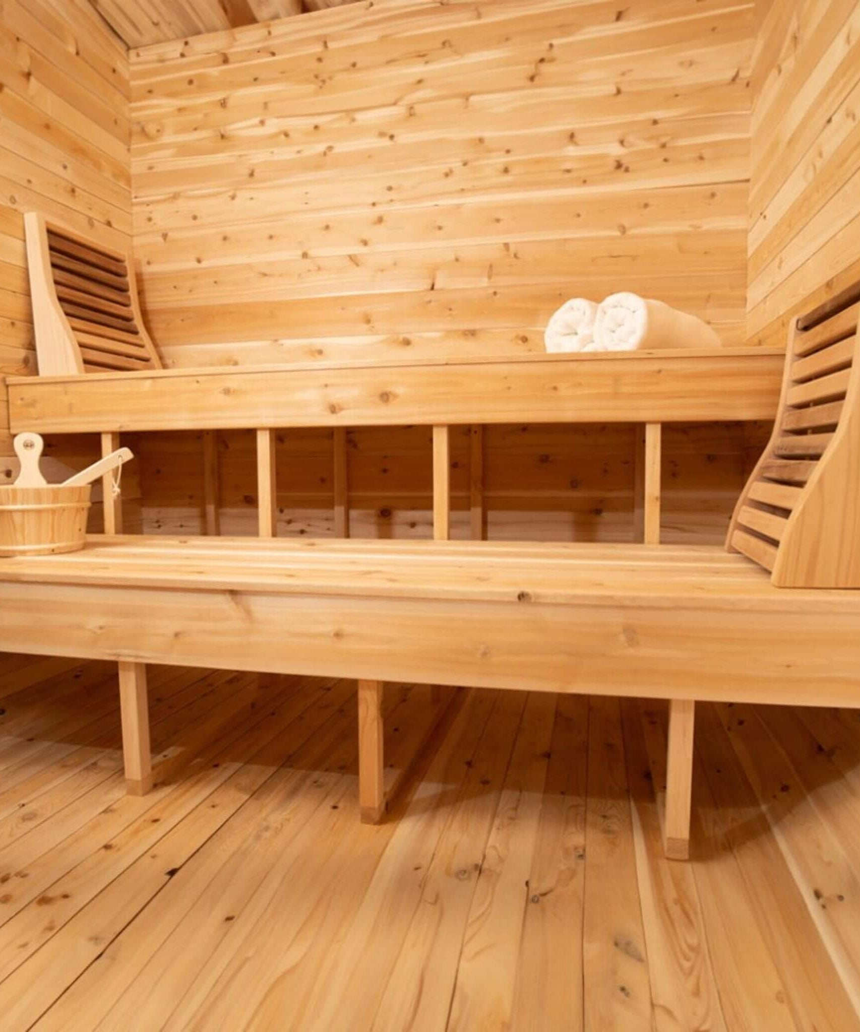 Dundalk Leisurecraft 4-Person Canadian Timber Luna Cube Sauna With Sloped Roof And Front Window [CTC22LU] (SAK96475)