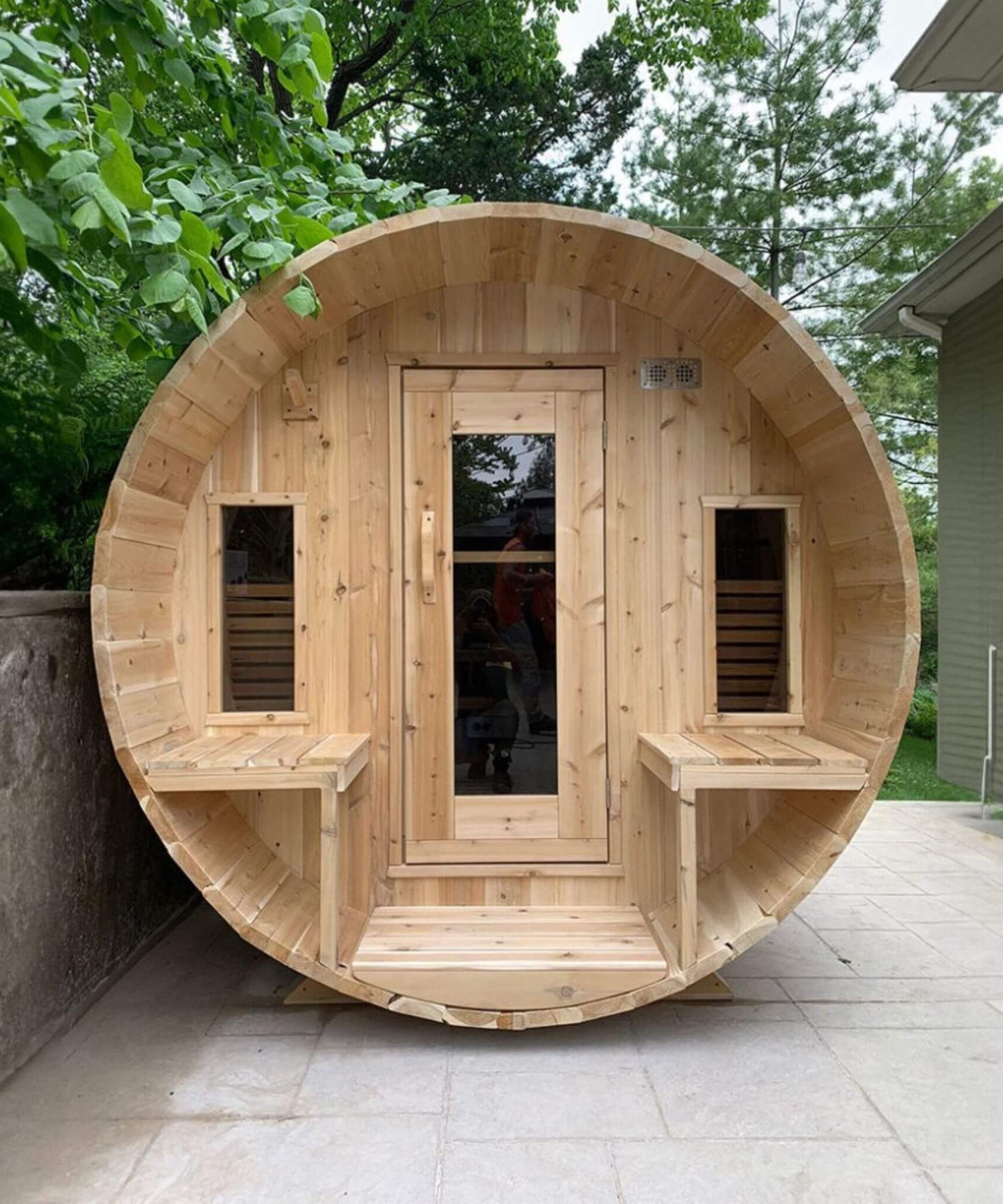 Dundalk Leisurecraft 6-Person Canadian Timber Tranquility Barrel Sauna With Front Porch [CTC2345W] (SAK96814)
