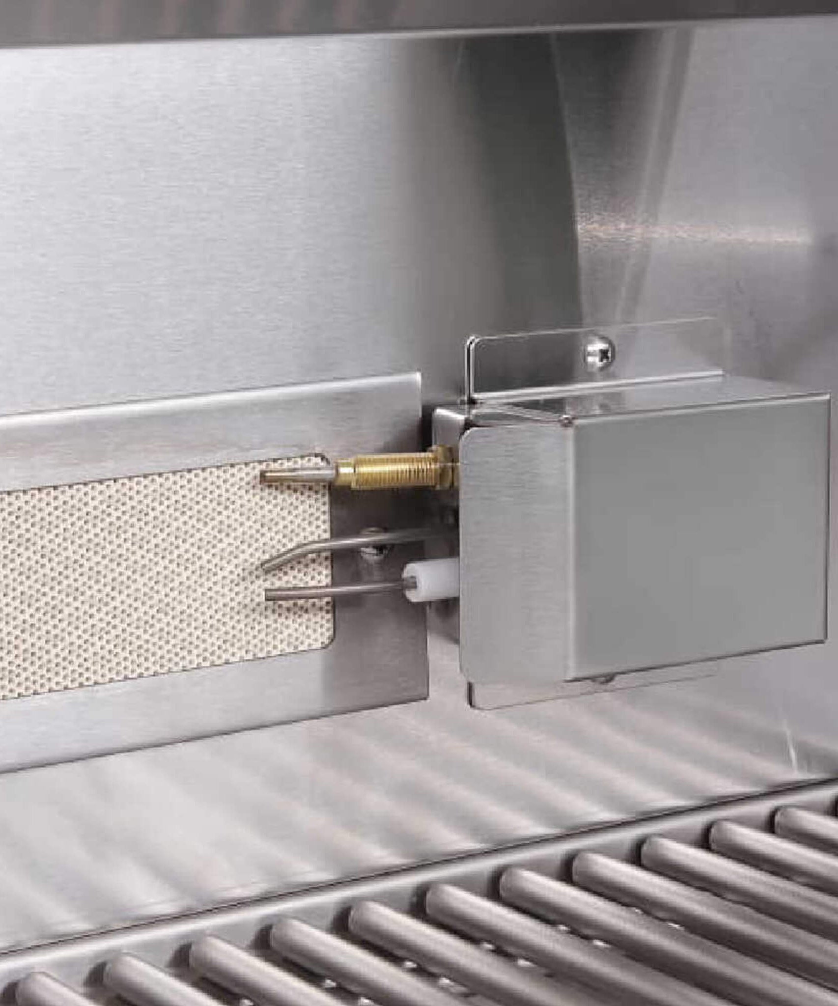 Edgestar 60K BTU 30-Inch Built-In Grill Kit With Insulated Jacket And Double Access Doors [GRL300IBKIT] (SAK82568)