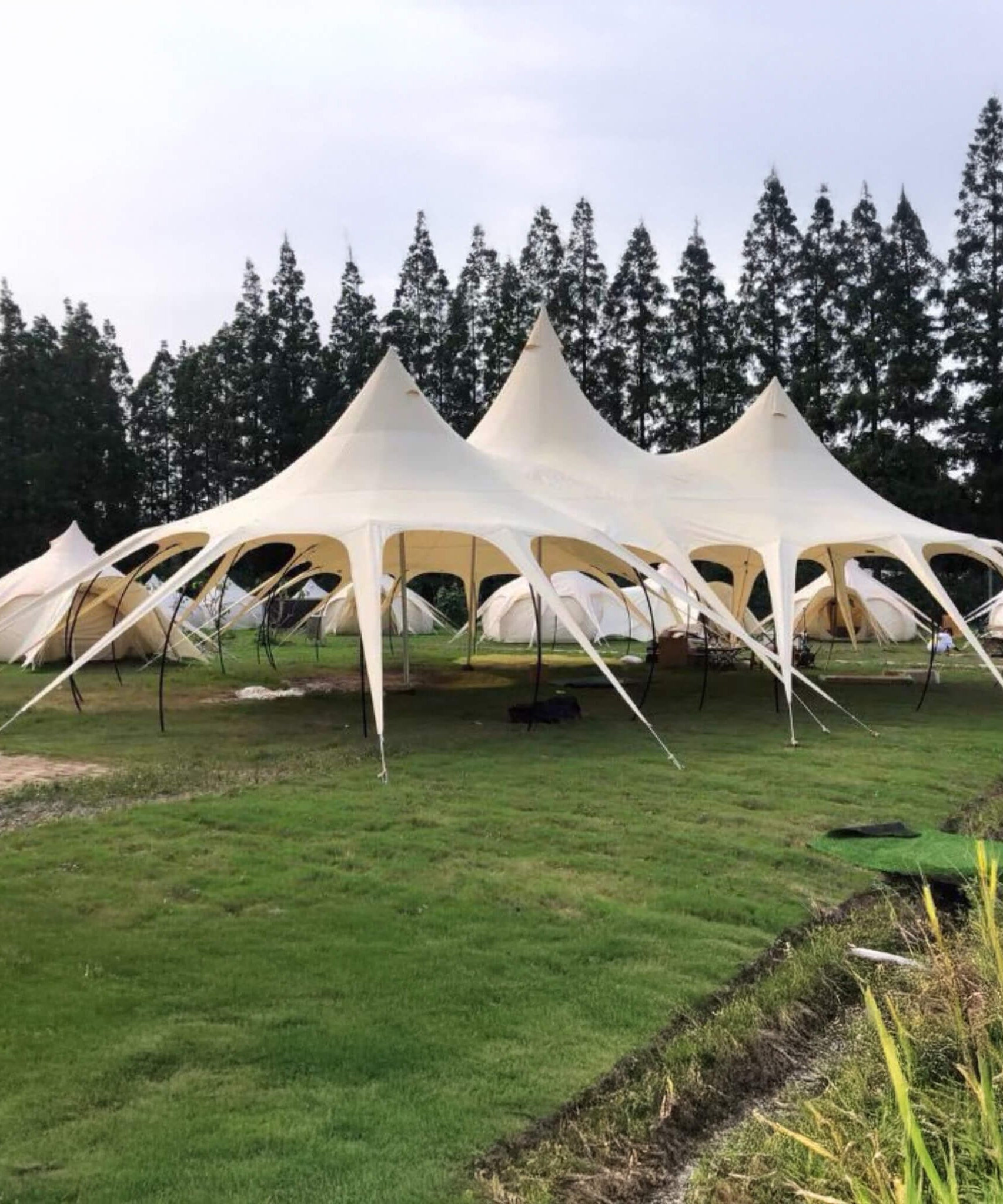 Extra-Large Portable Waterproof Multifunctional Outdoor Rain Tarp Canopy (SAK79811)