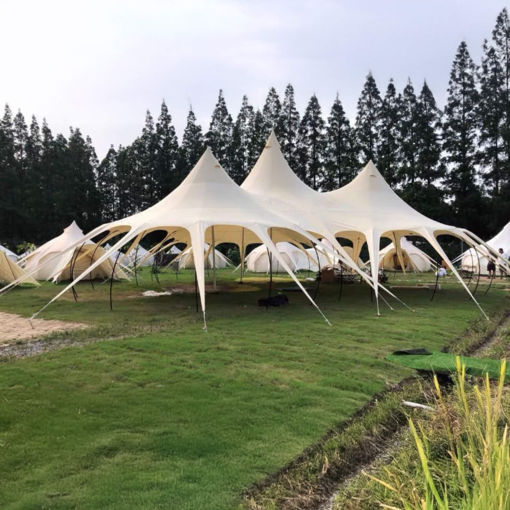 Extra-Large Portable Waterproof Multifunctional Outdoor Rain Tarp Canopy (SAK79811)