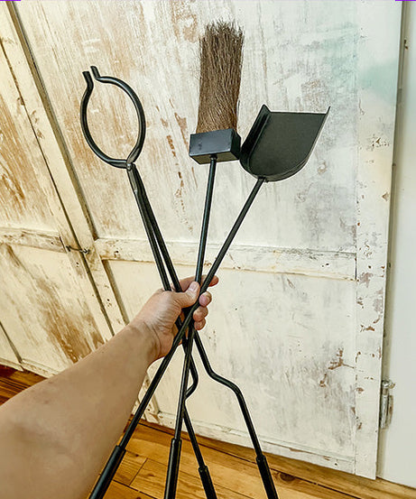 Kaminbesteck aus schwarzem Eisen mit Schaufel, Bürste und Zange