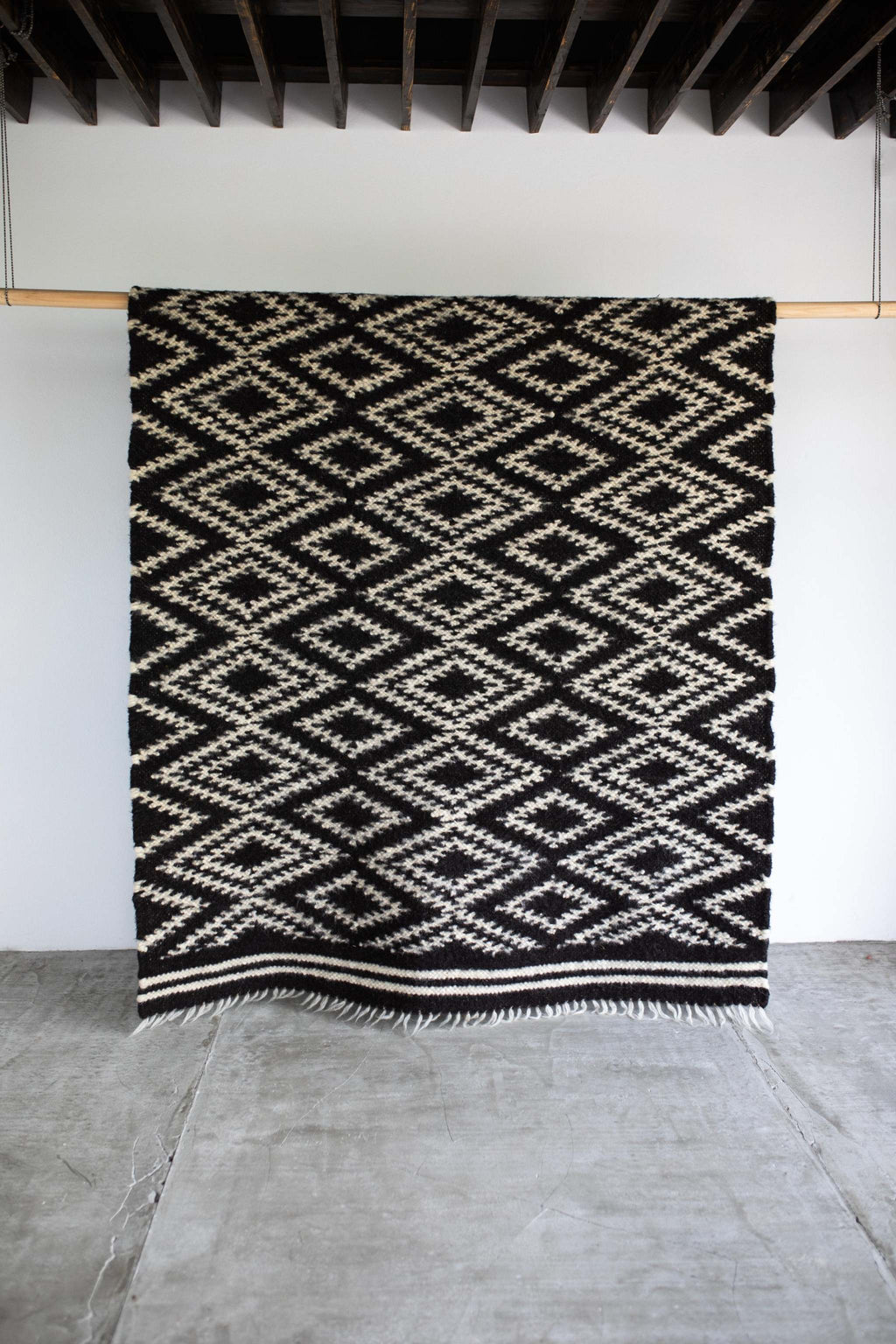 Traditional Carpathian Wool Lizhnyk – “Spectacled” Pattern