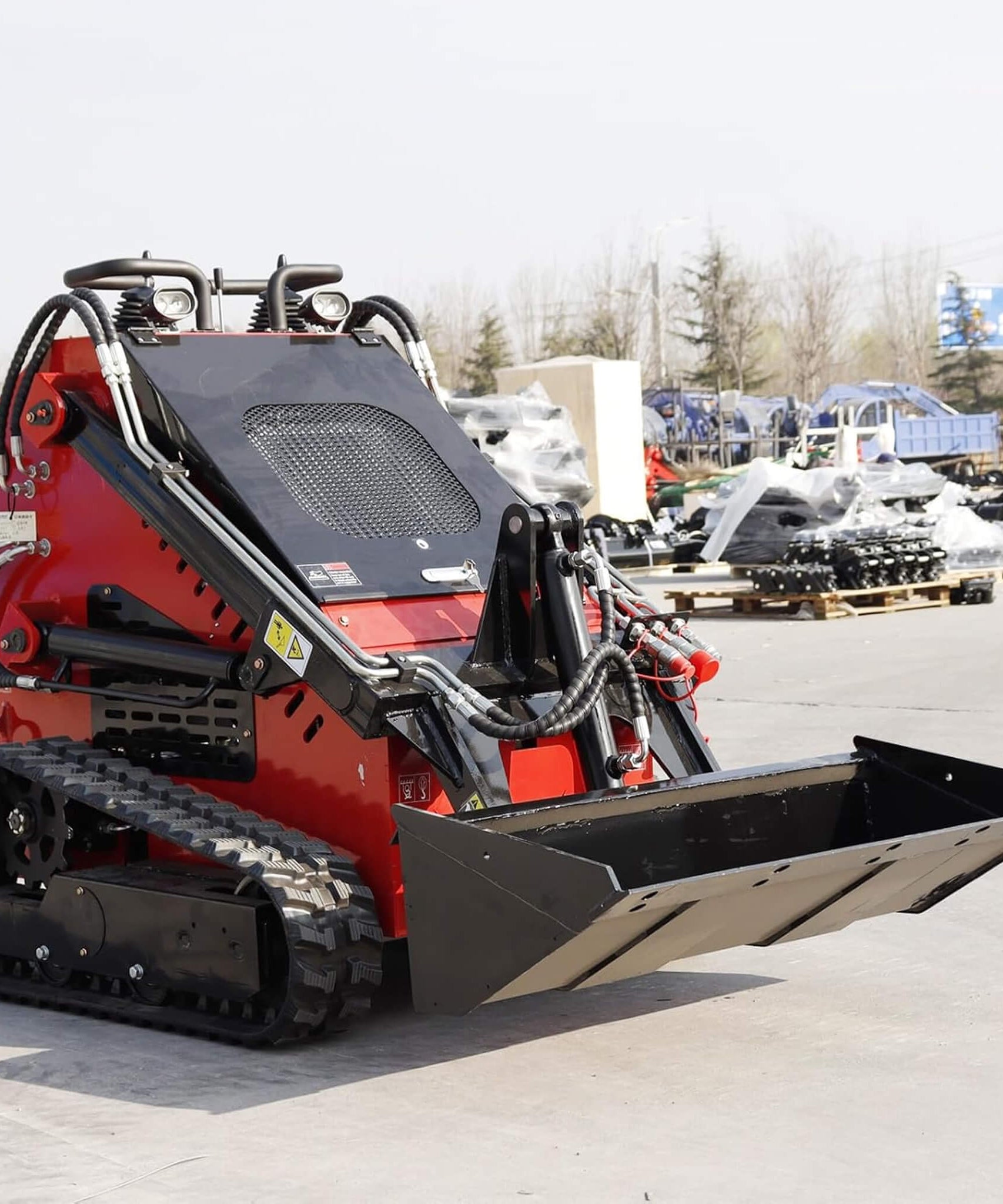 Heavy-Duty 13.5HP Mini Crawler Skid Steer Loader With Bucket (SAK39052)