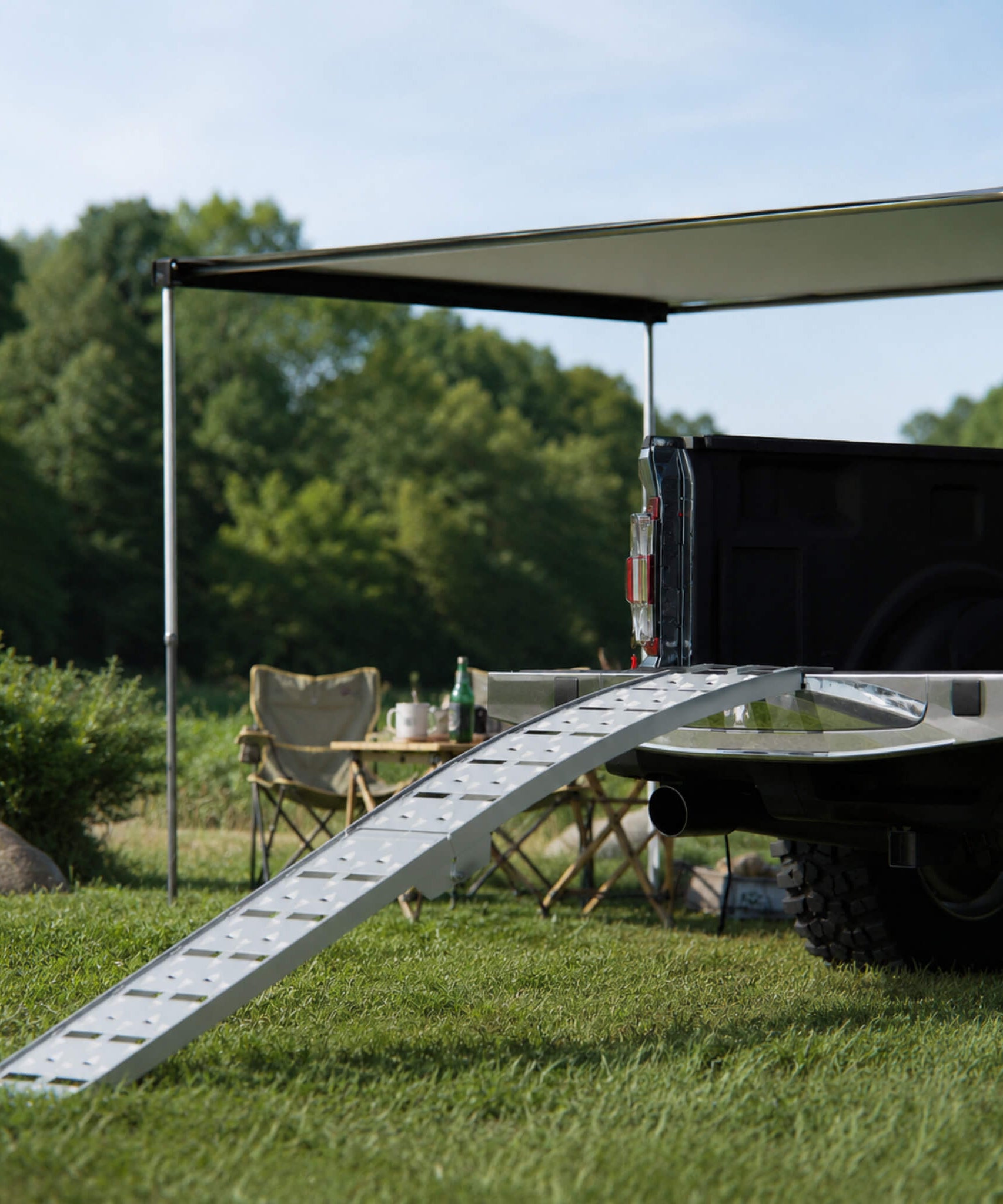 Heavy-Duty 1500LB 7.5FT Folding Aluminum Loading Ramps Set (SAK30158)