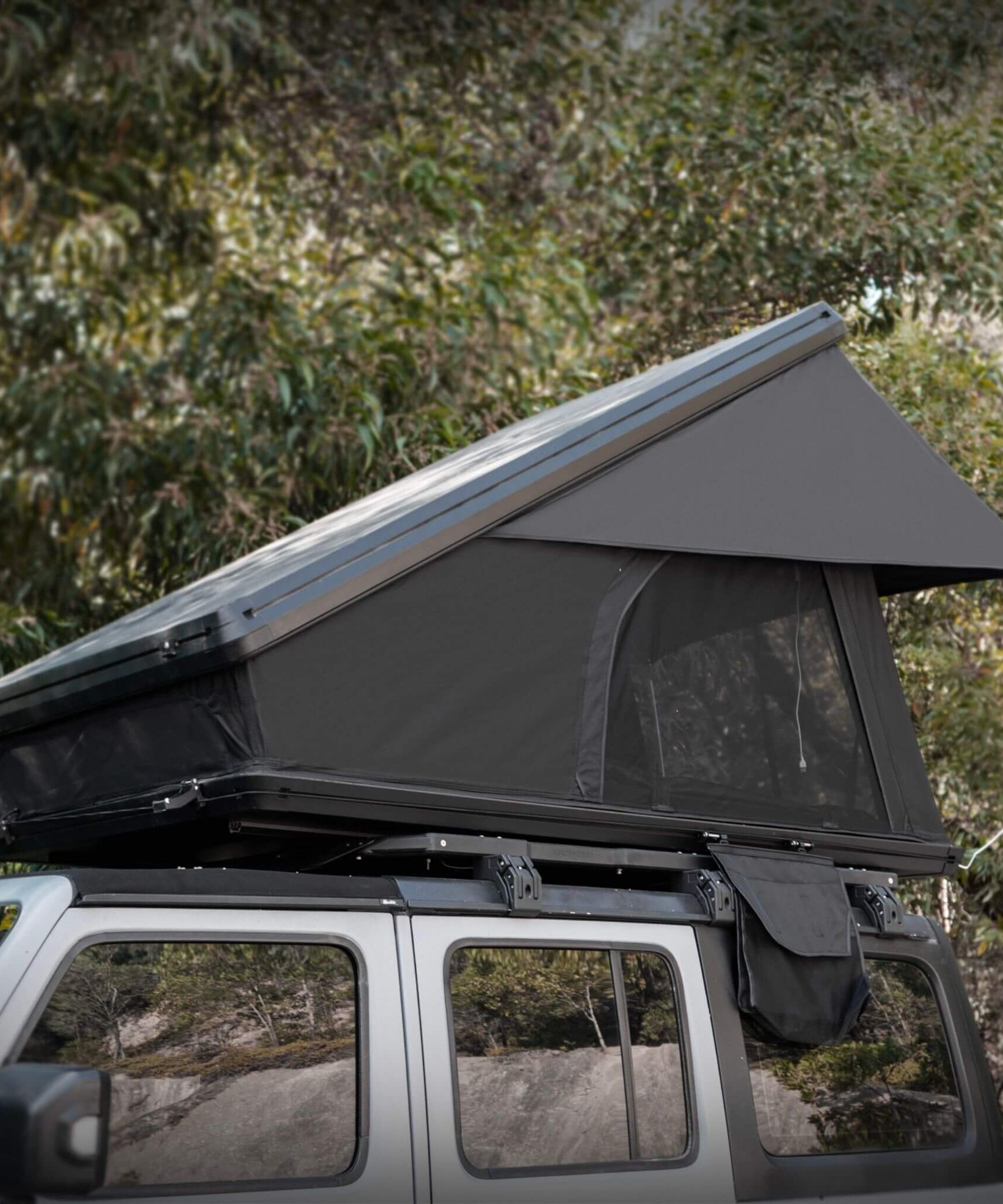 Trailora Altitude Heavy-Duty Hard-Shell Rooftop Tent With Ladder [2-3 Person] (SAK93120)
