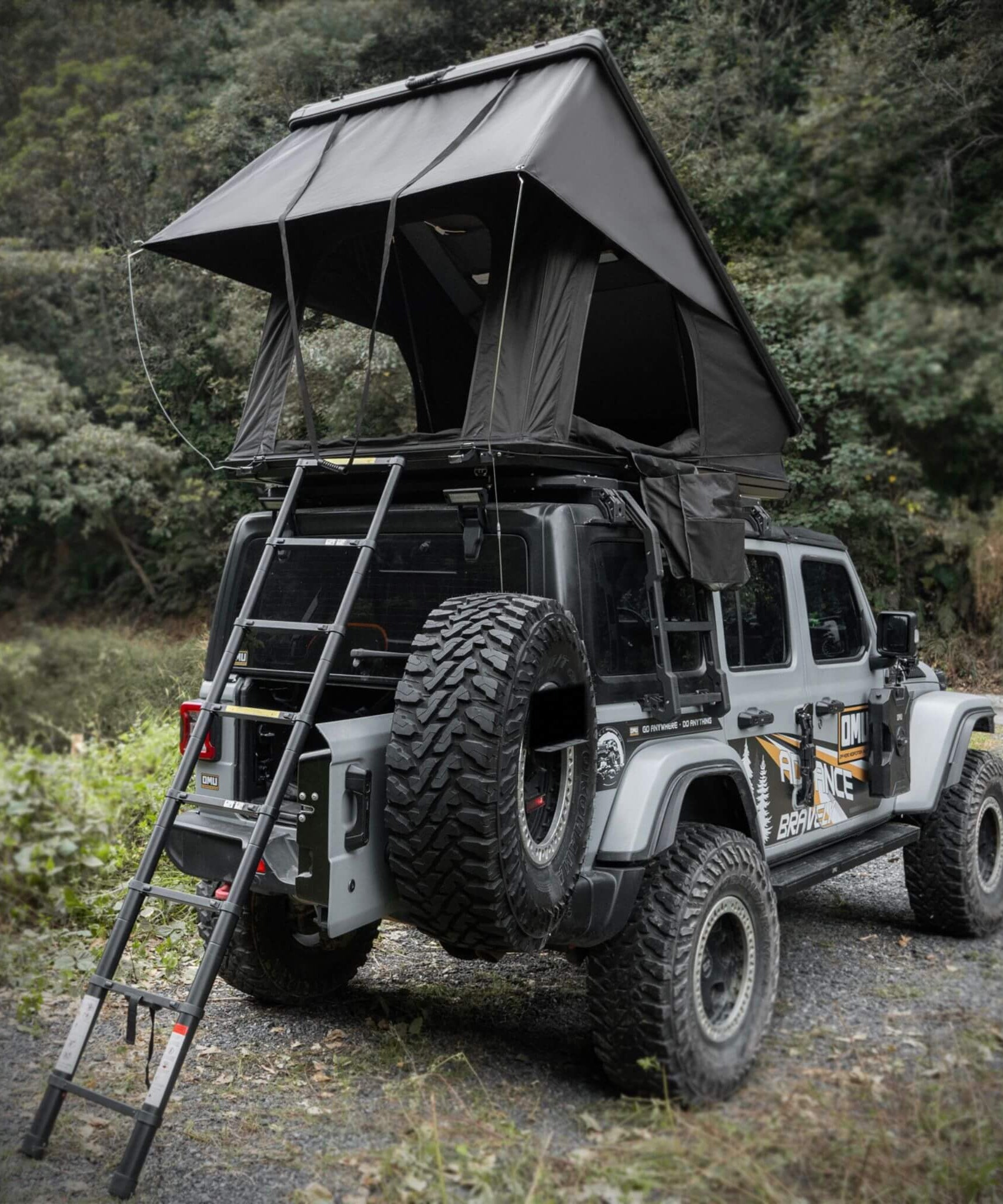 Trailora Altitude Heavy-Duty Hard-Shell Rooftop Tent With Ladder [2-3 Person] (SAK93120)