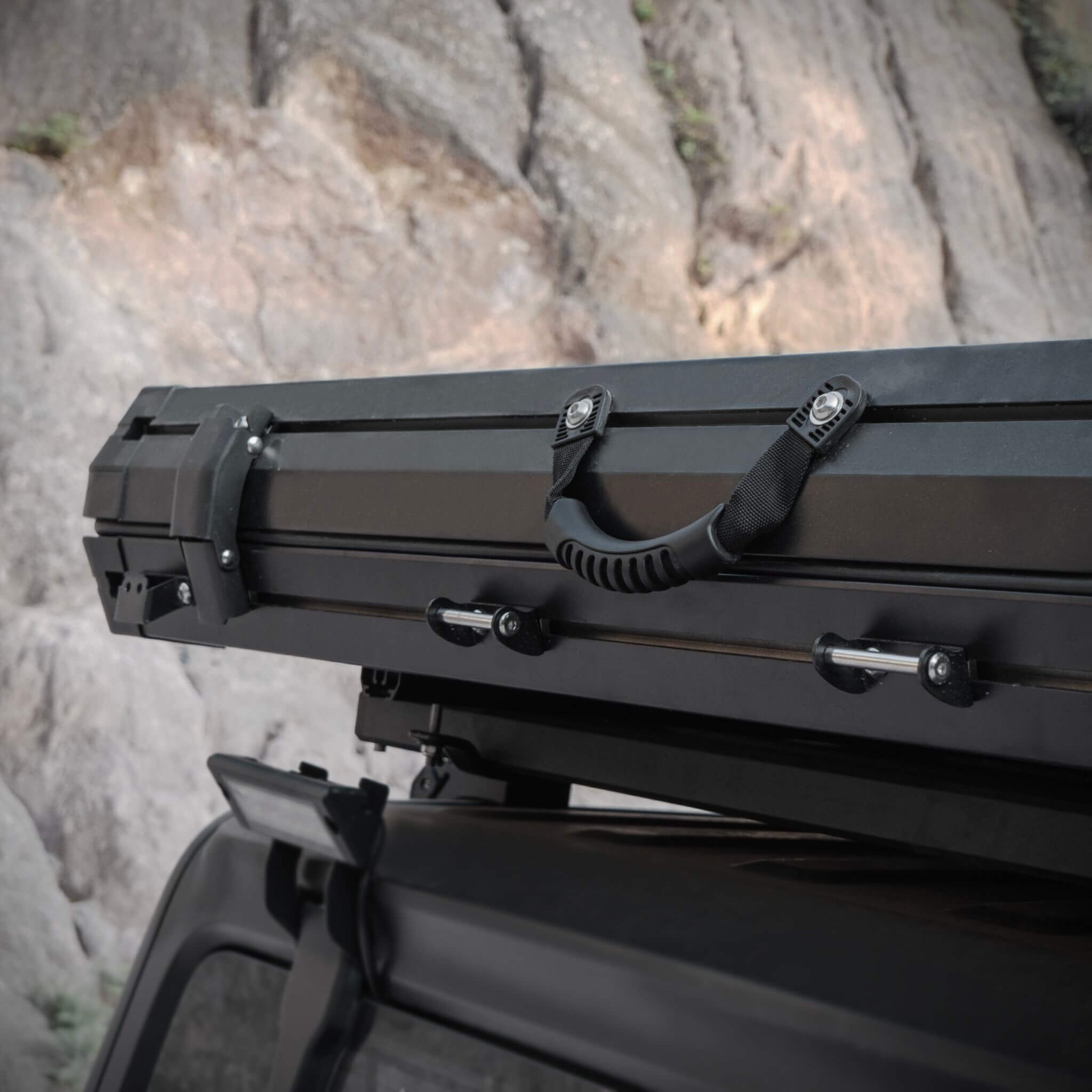 Trailora Altitude Heavy-Duty Hard-Shell Rooftop Tent With Ladder [2-3 Person] (SAK93120)