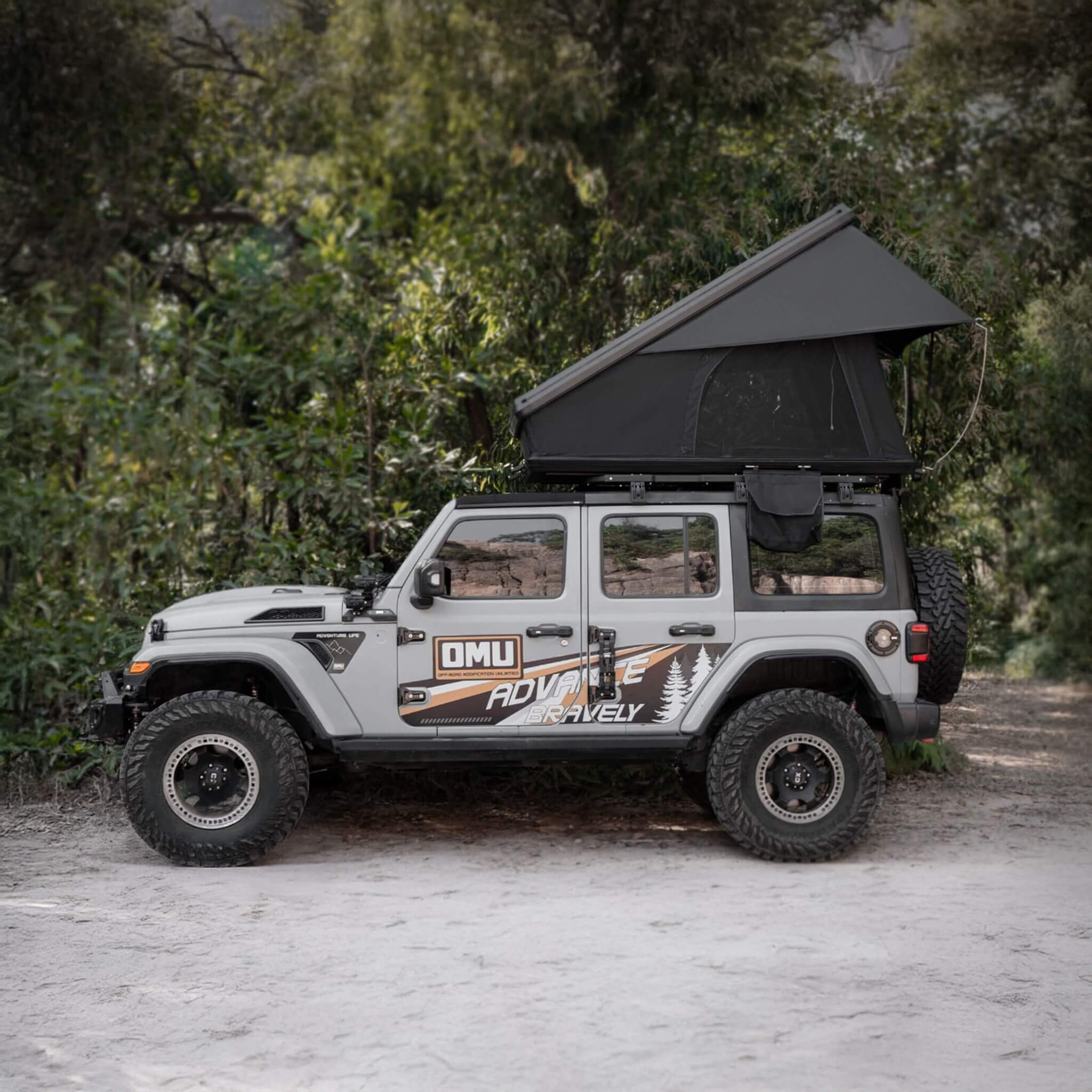 Trailora Altitude Heavy-Duty Hard-Shell Rooftop Tent With Ladder [2-3 Person] (SAK93120)