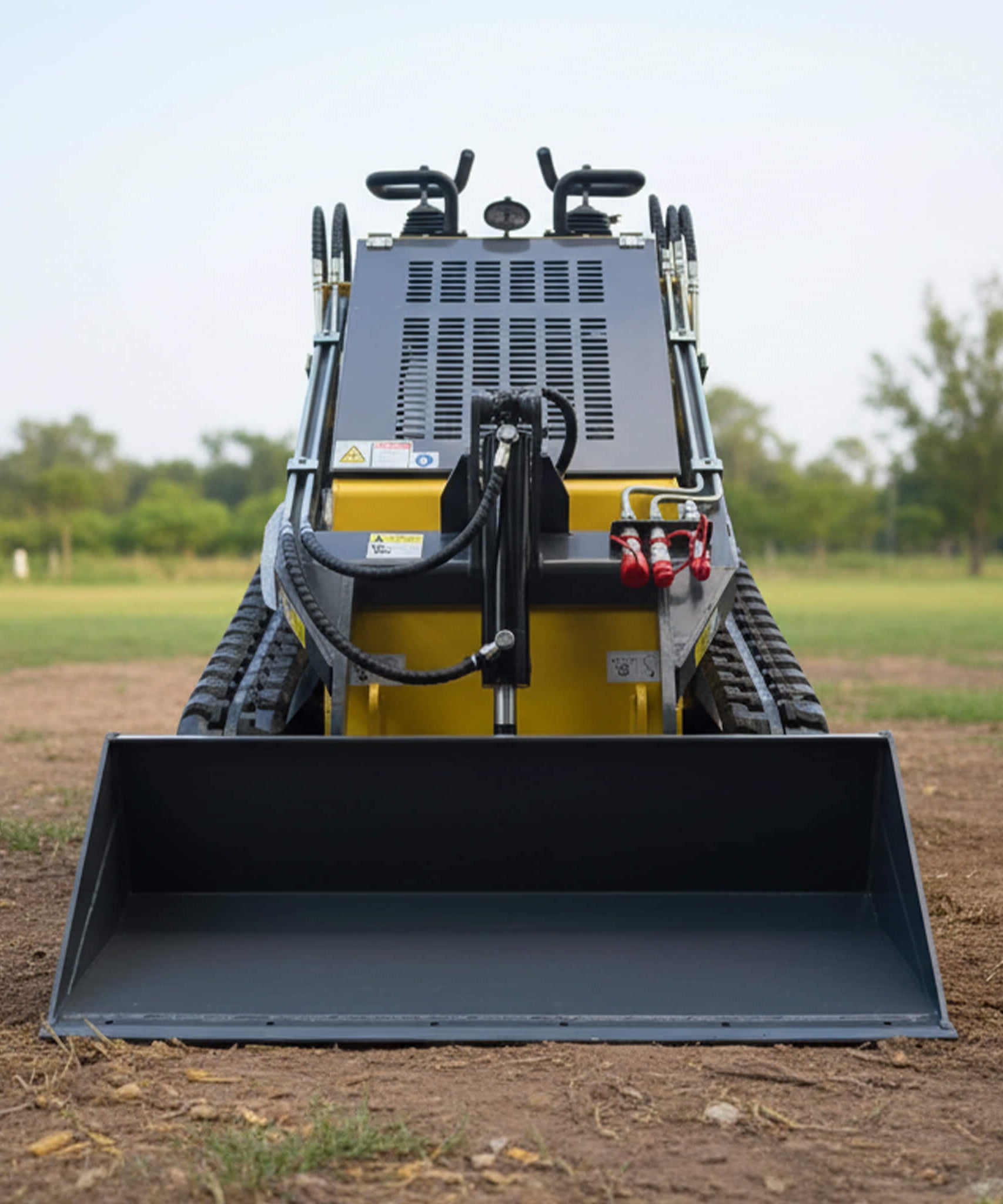Heavy-Duty 23HP Mini Triangular Skid Steer Bucket Loader (SAK15873)