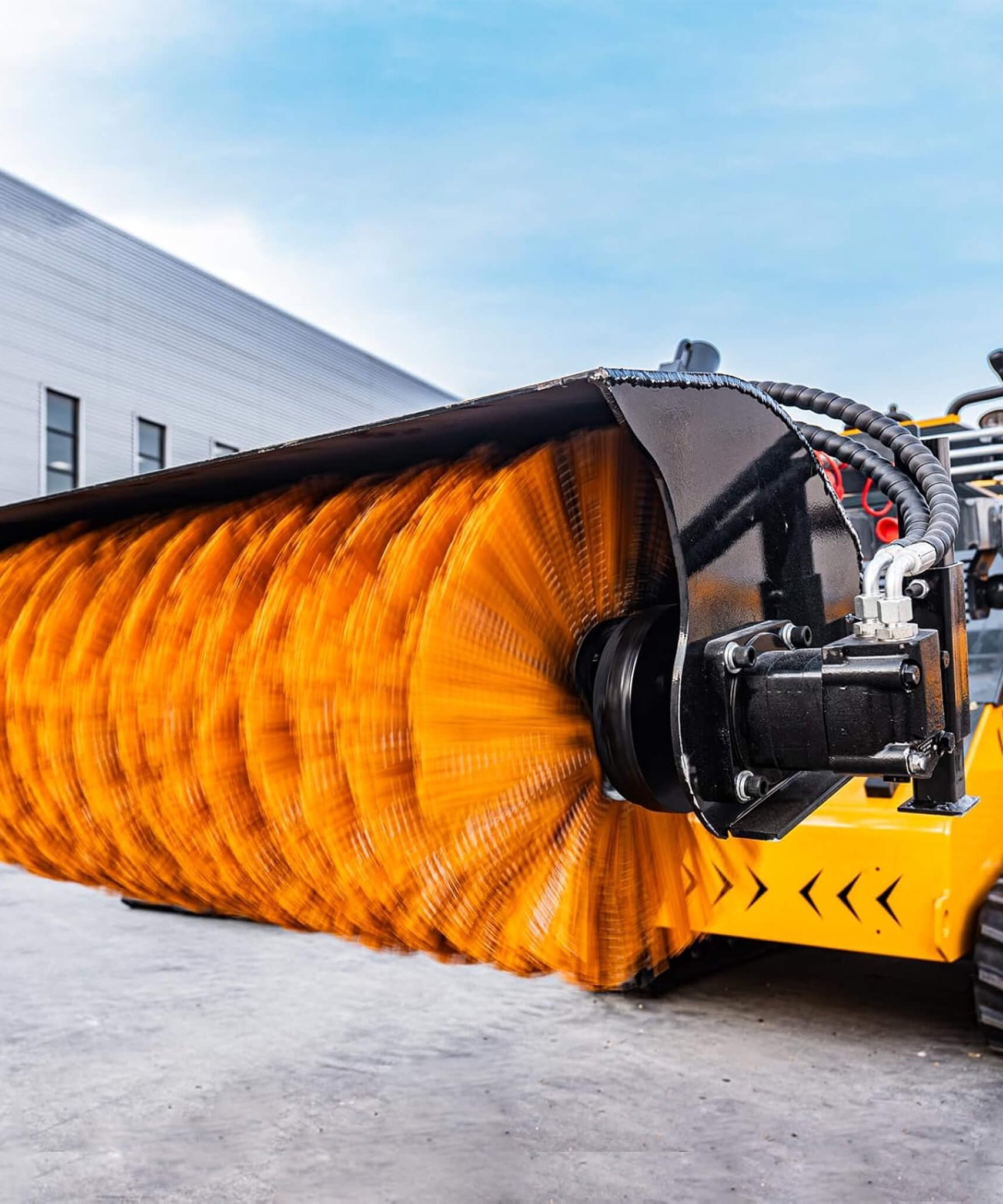 Heavy-Duty 41-Inch Hydraulic Skid Steer Broom Sweeper Attachment With Angle Tilt (SAK20963)